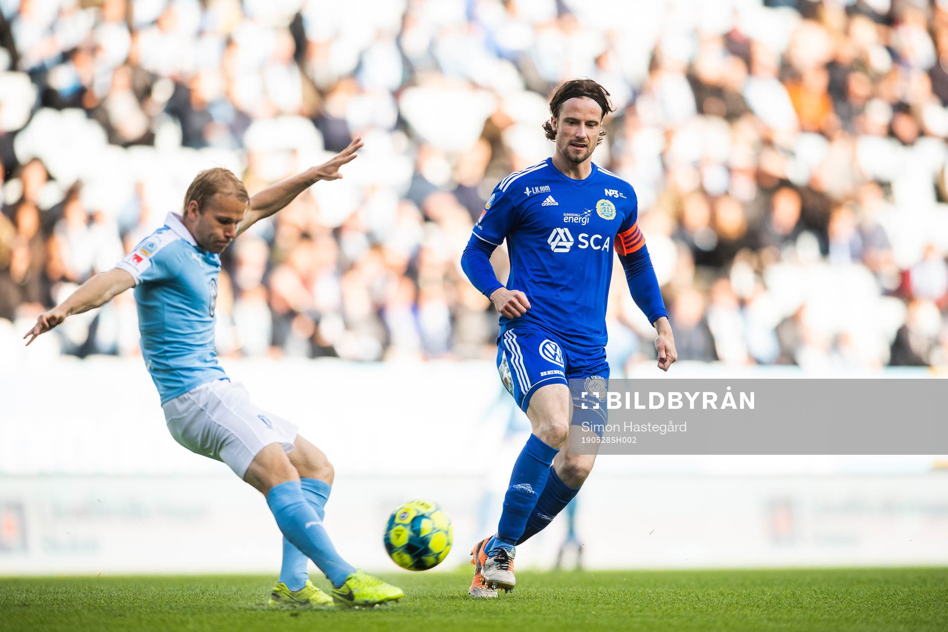 Malmö FFs Oscar Lewicki och Sundsvalls Linus Hallenius