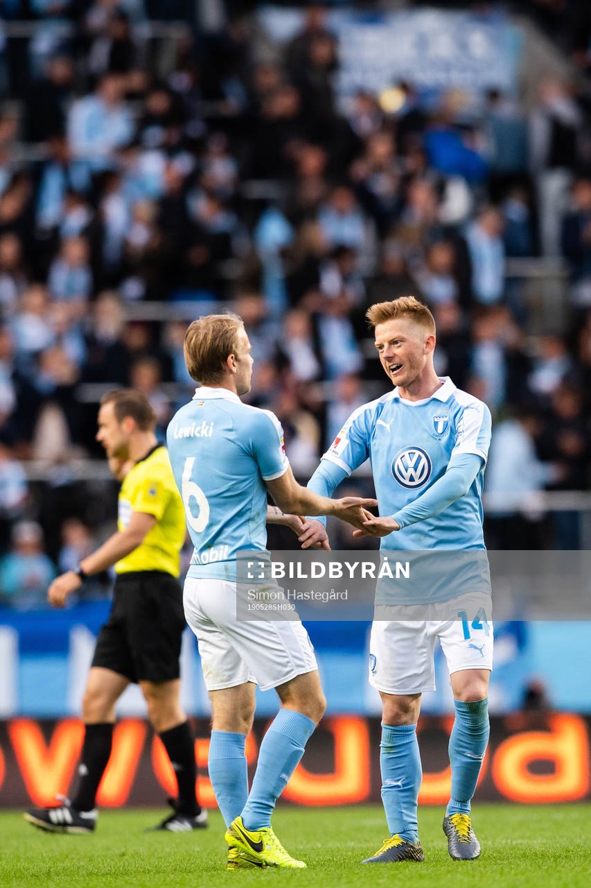 Malmö FFs Oscar Lewicki och Anders Christiansen jublar efter fotbollsmatchen i Allsvenskan mellan Malmö FF och GIF Sundsvall den 28 maj 2019 i Malmö.