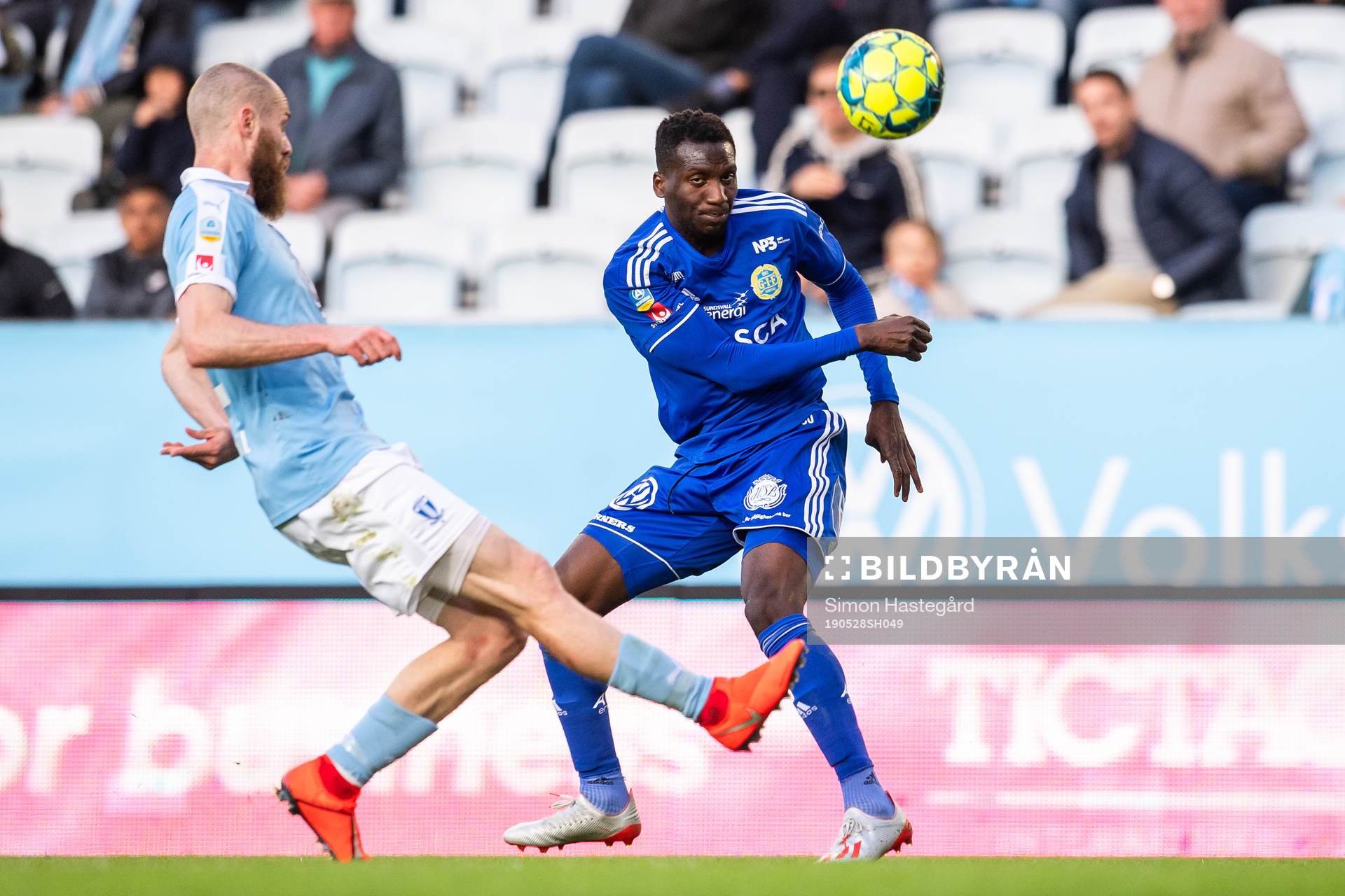 Malmö FFs Jo Inge Berget och Sundsvalls Peter Wilson