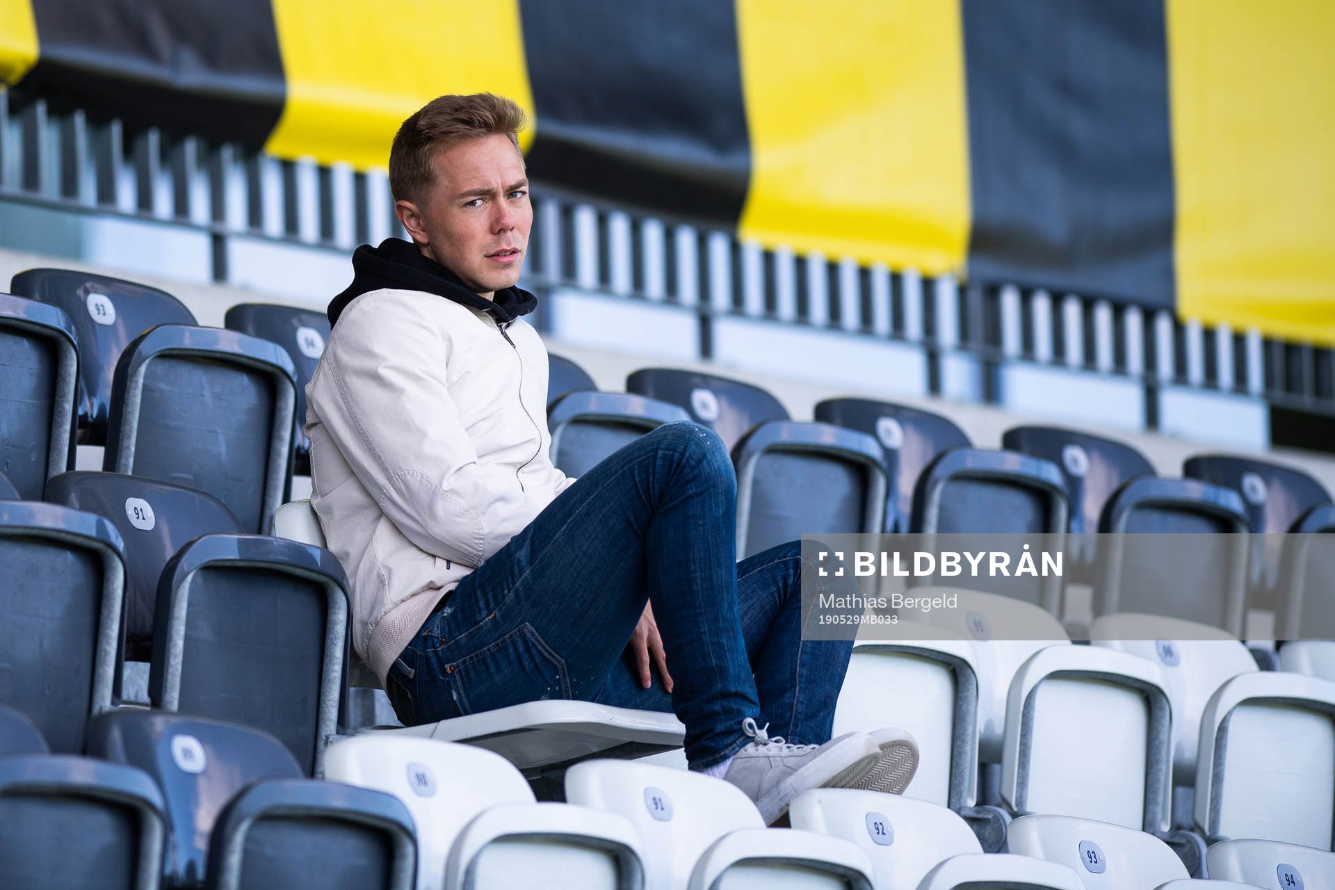 Före detta häckenspelaren Joel Andersson på läktaren