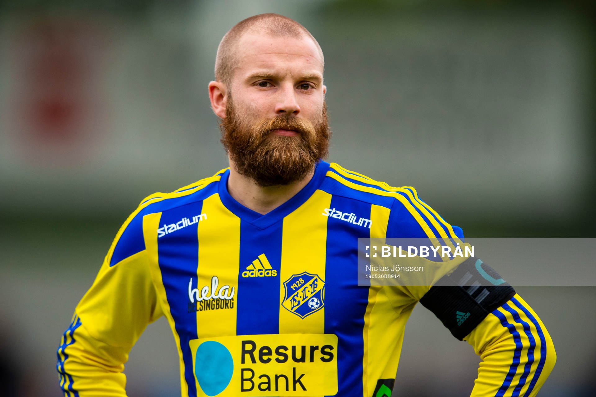 Eskilsminnes Emil Åberg innan fotbollsmatchen i Division 1