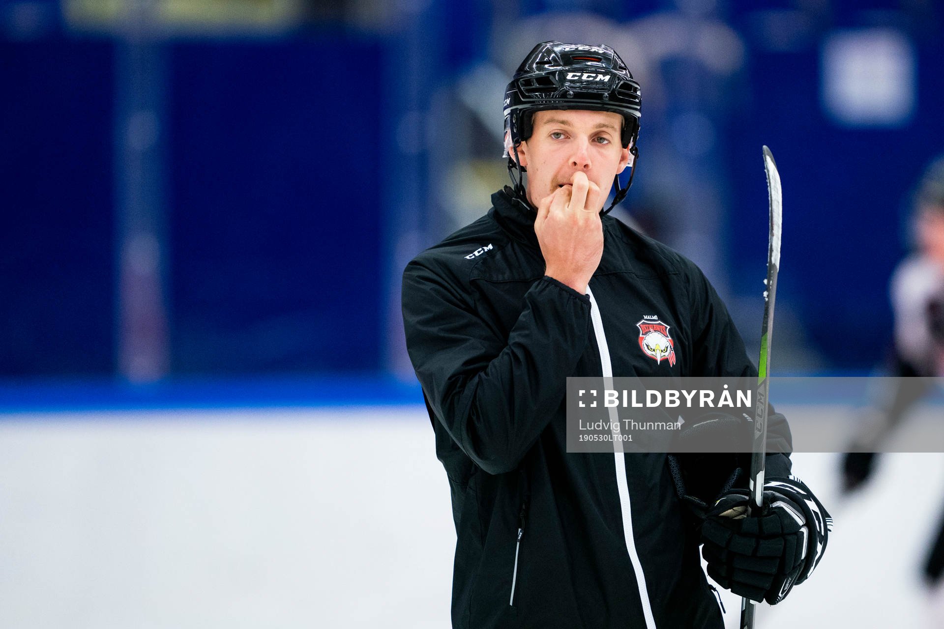 under en ishockeyträning med Malmö Redhawks J18/20