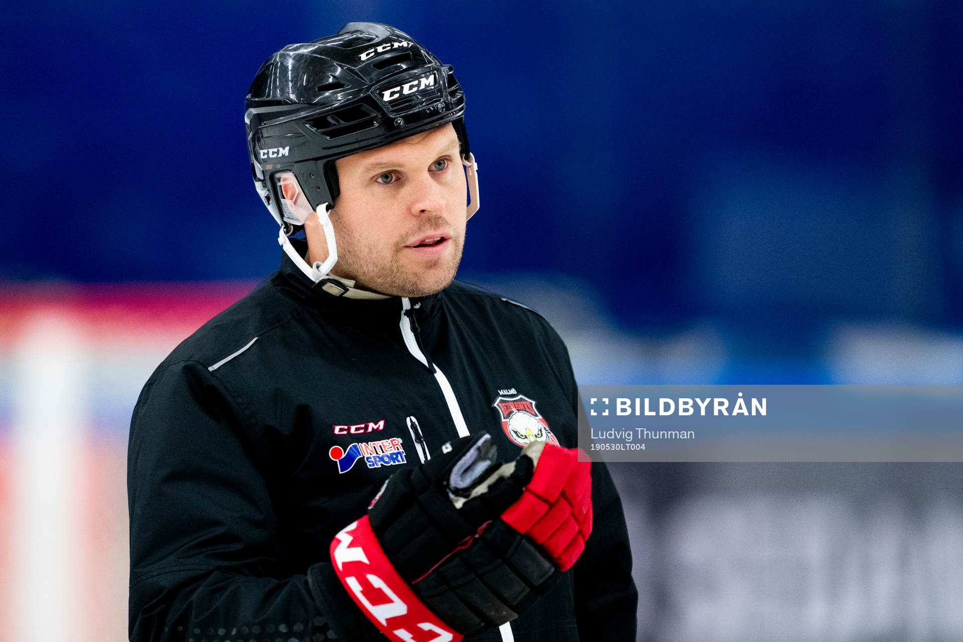 under en ishockeyträning med Malmö Redhawks J18/20
