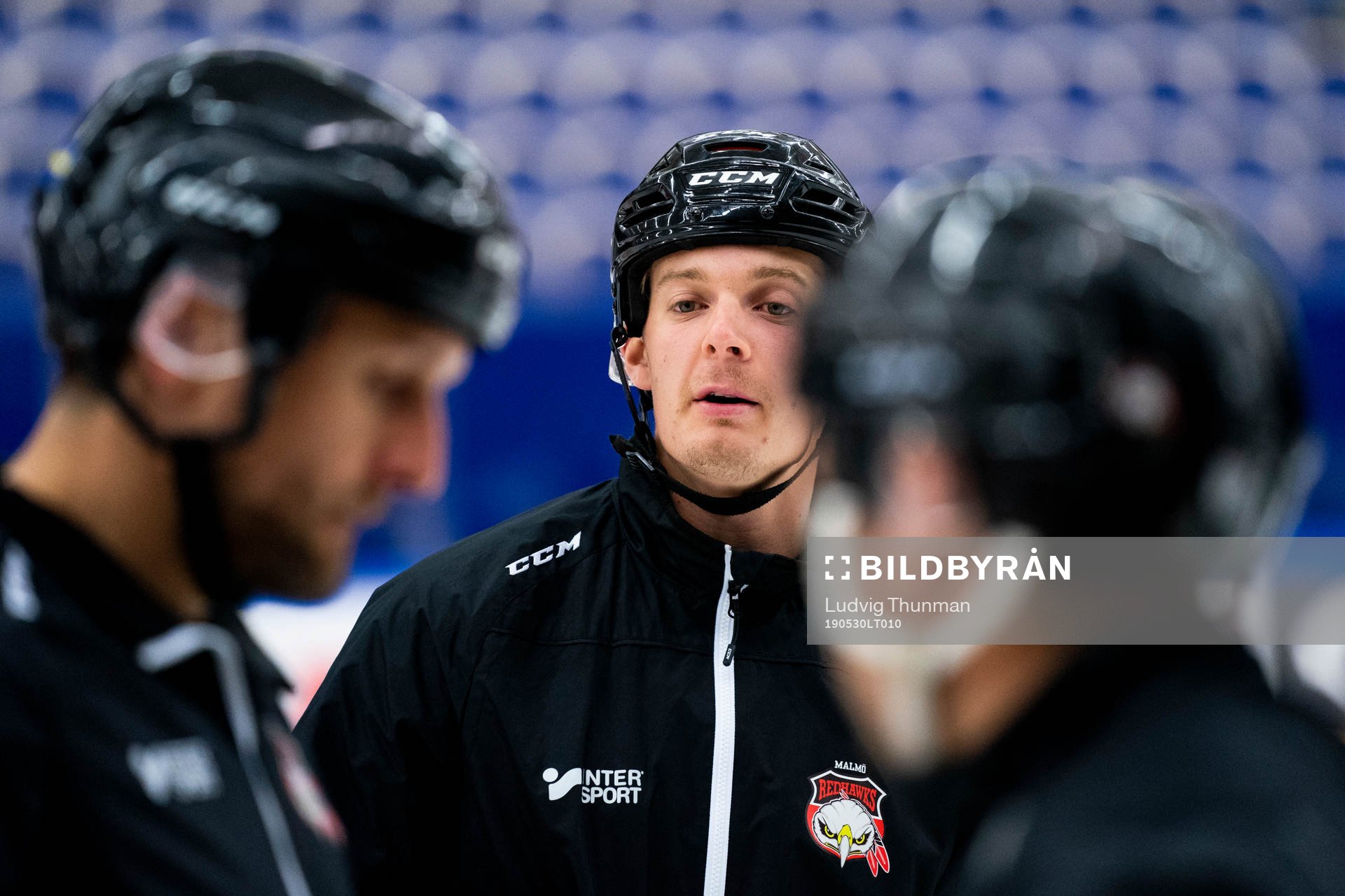 under en ishockeyträning med Malmö Redhawks J18/20