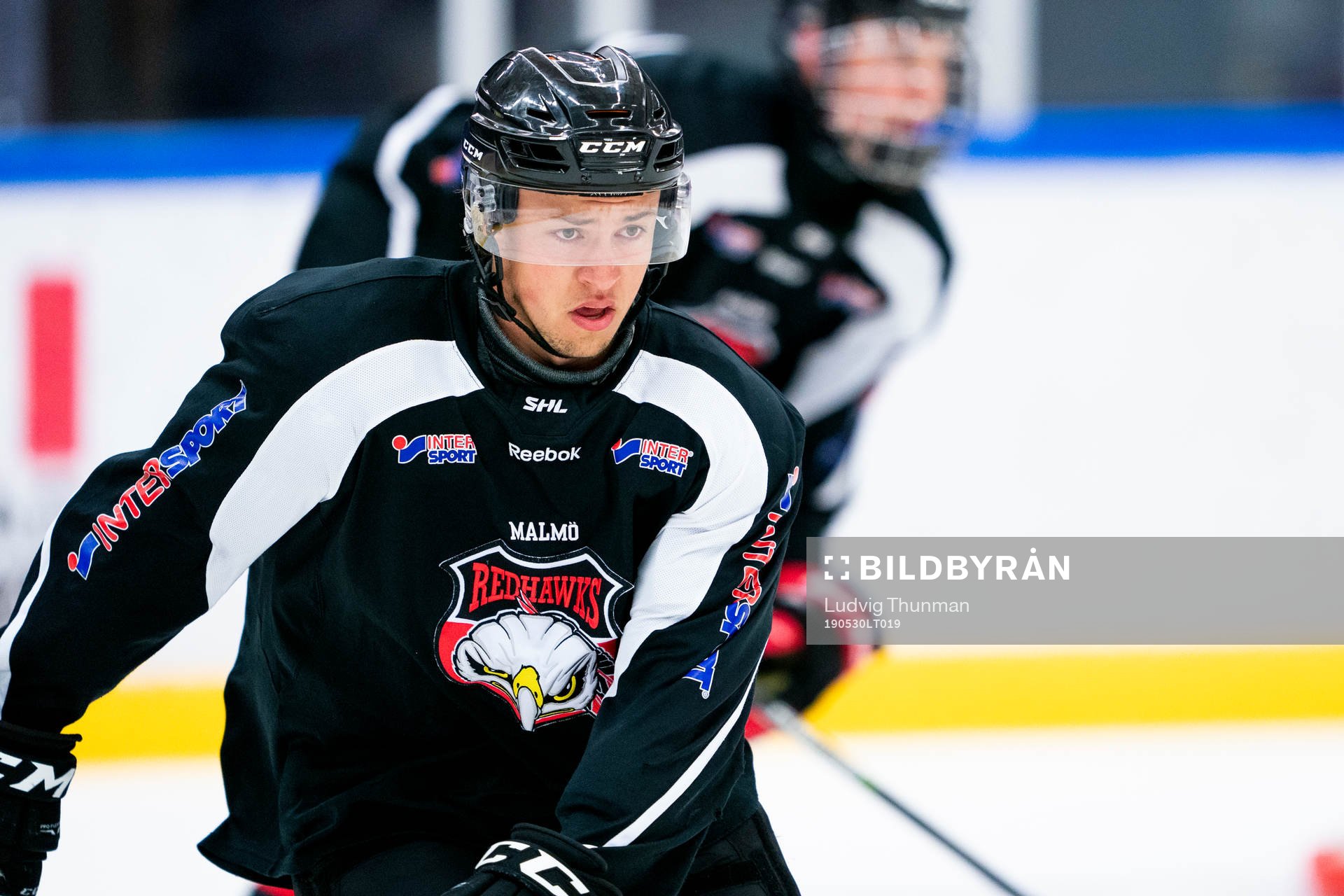 under en ishockeyträning med Malmö Redhawks J18/20