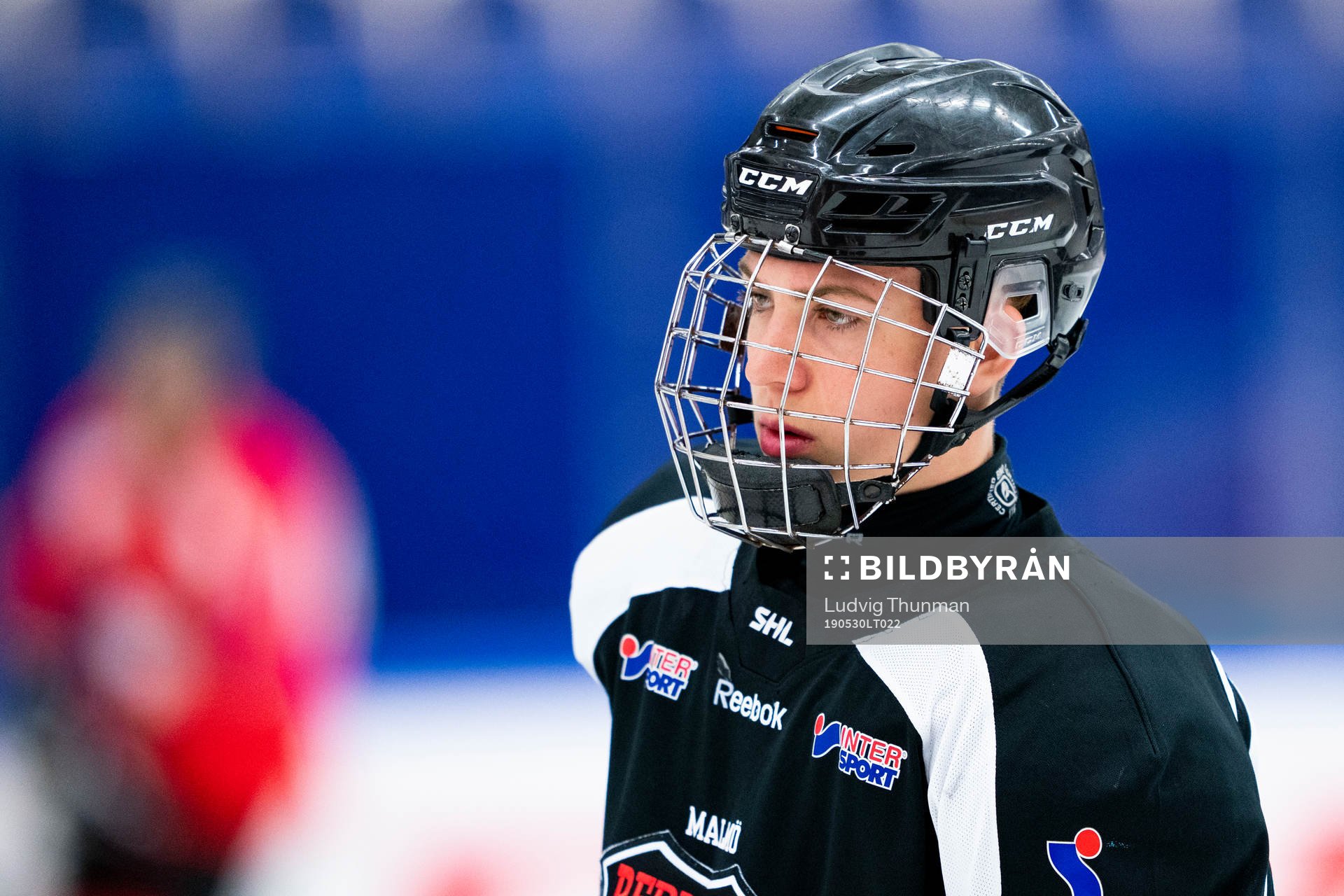 under en ishockeyträning med Malmö Redhawks J18/20
