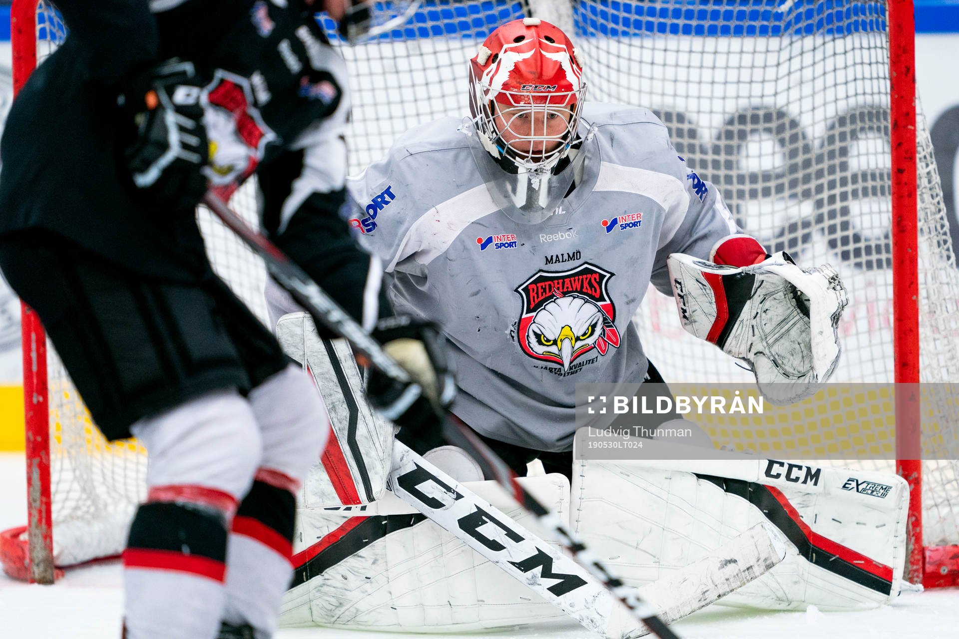 under en ishockeyträning med Malmö Redhawks J18/20