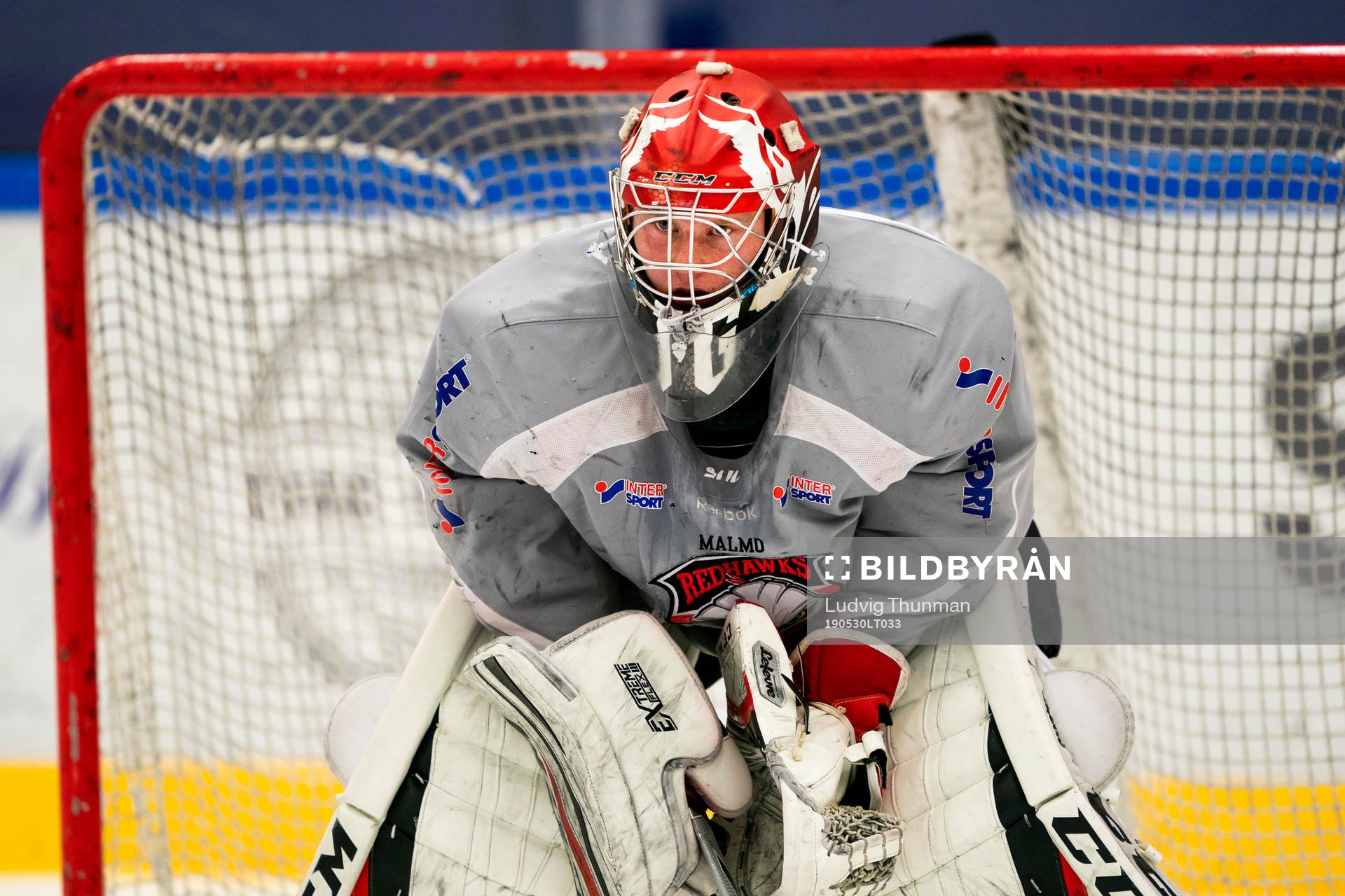 under en ishockeyträning med Malmö Redhawks J18/20