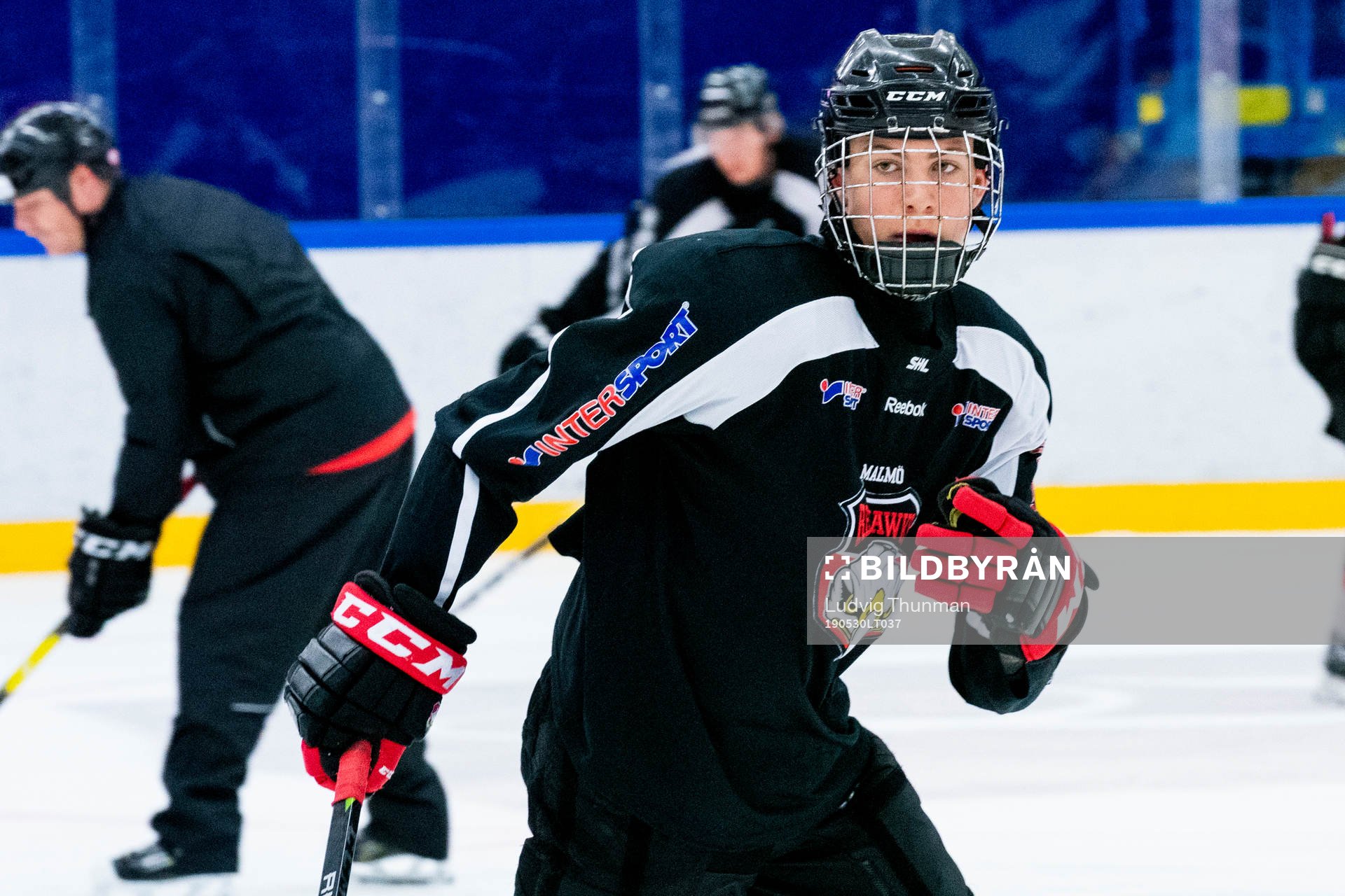 under en ishockeyträning med Malmö Redhawks J18/20