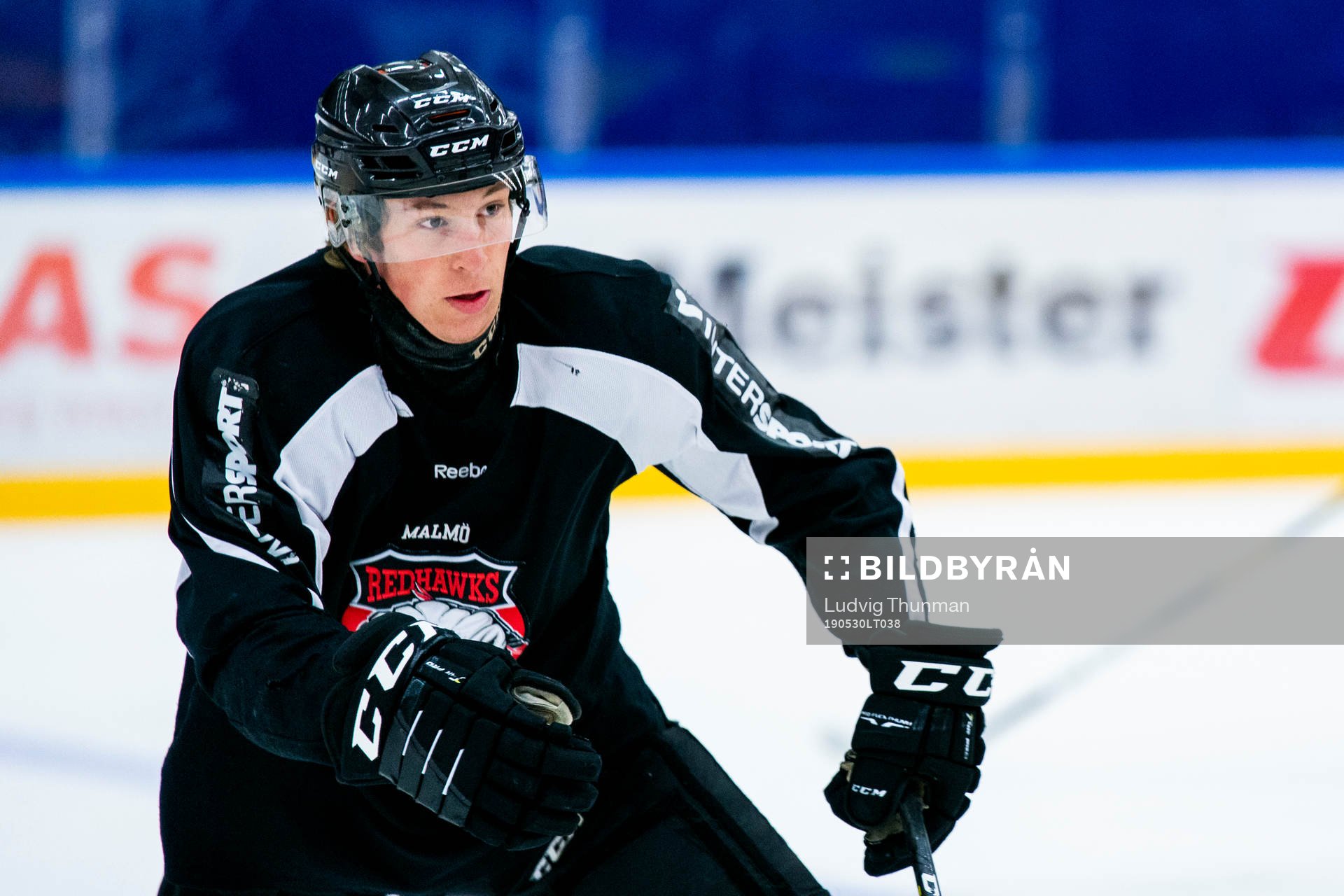 under en ishockeyträning med Malmö Redhawks J18/20