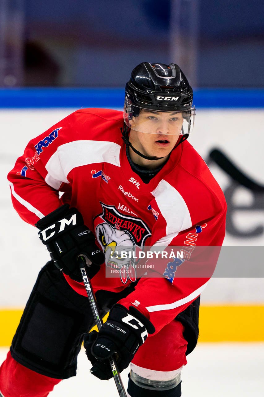 under en ishockeyträning med Malmö Redhawks J18/20