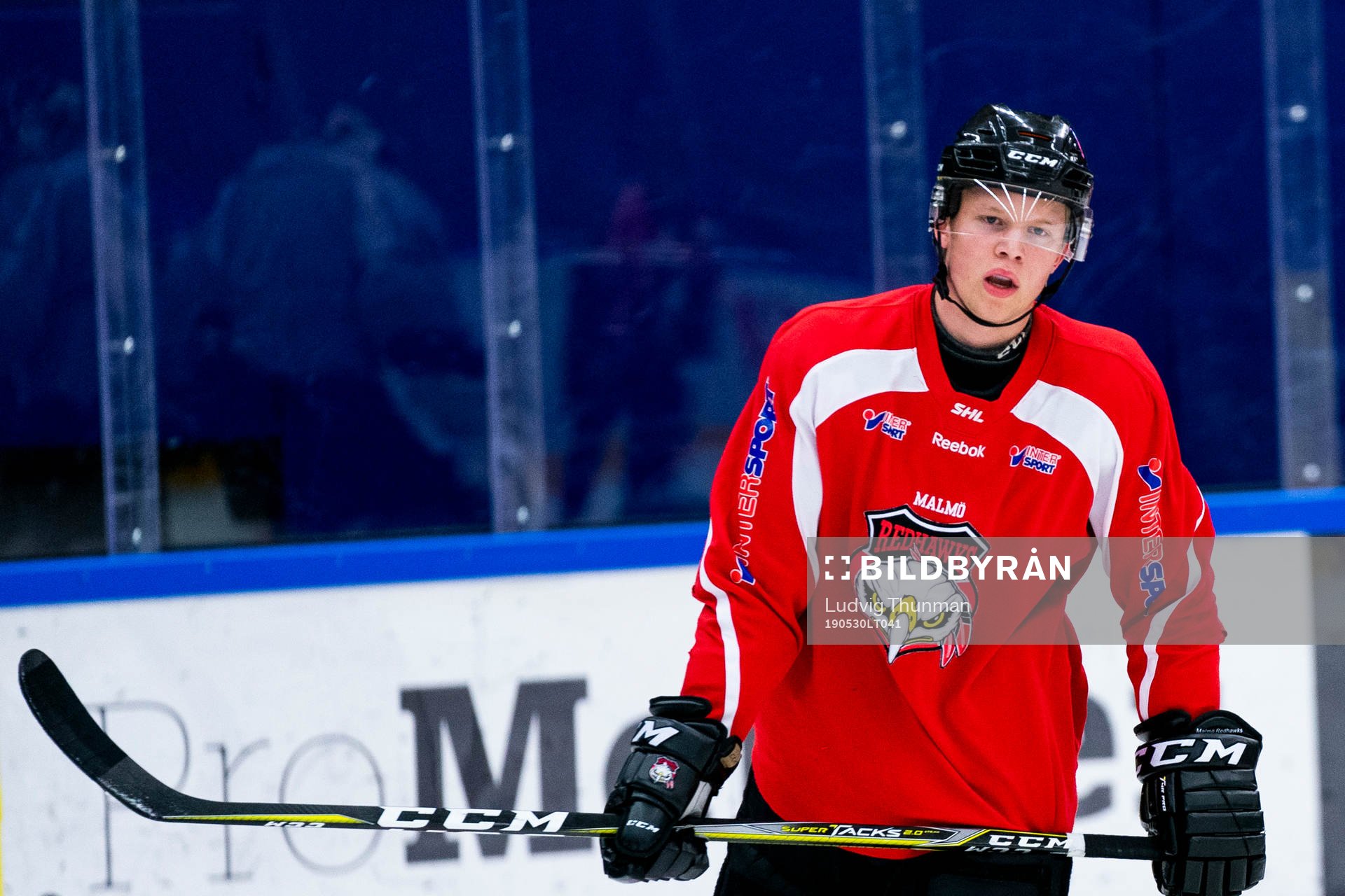 under en ishockeyträning med Malmö Redhawks J18/20