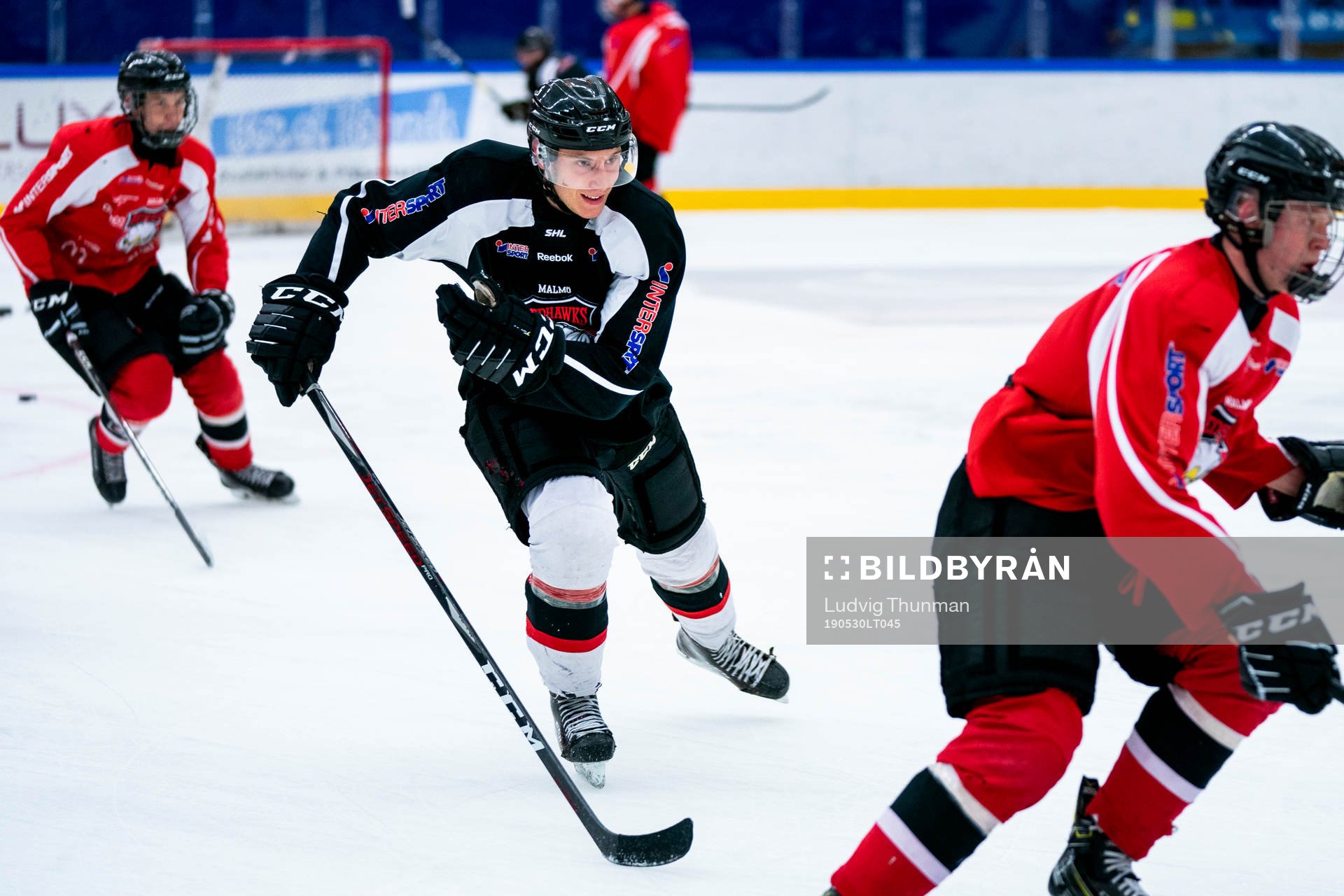under en ishockeyträning med Malmö Redhawks J18/20