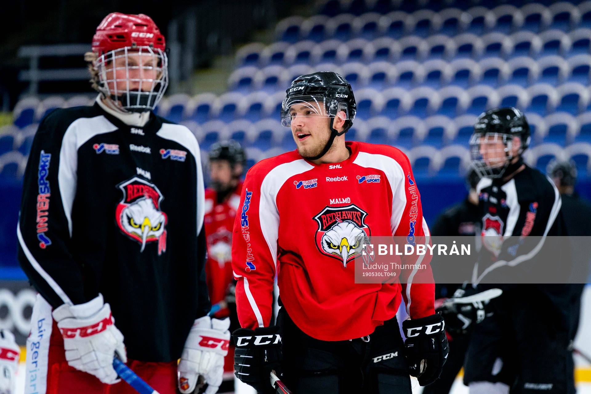under en ishockeyträning med Malmö Redhawks J18/20