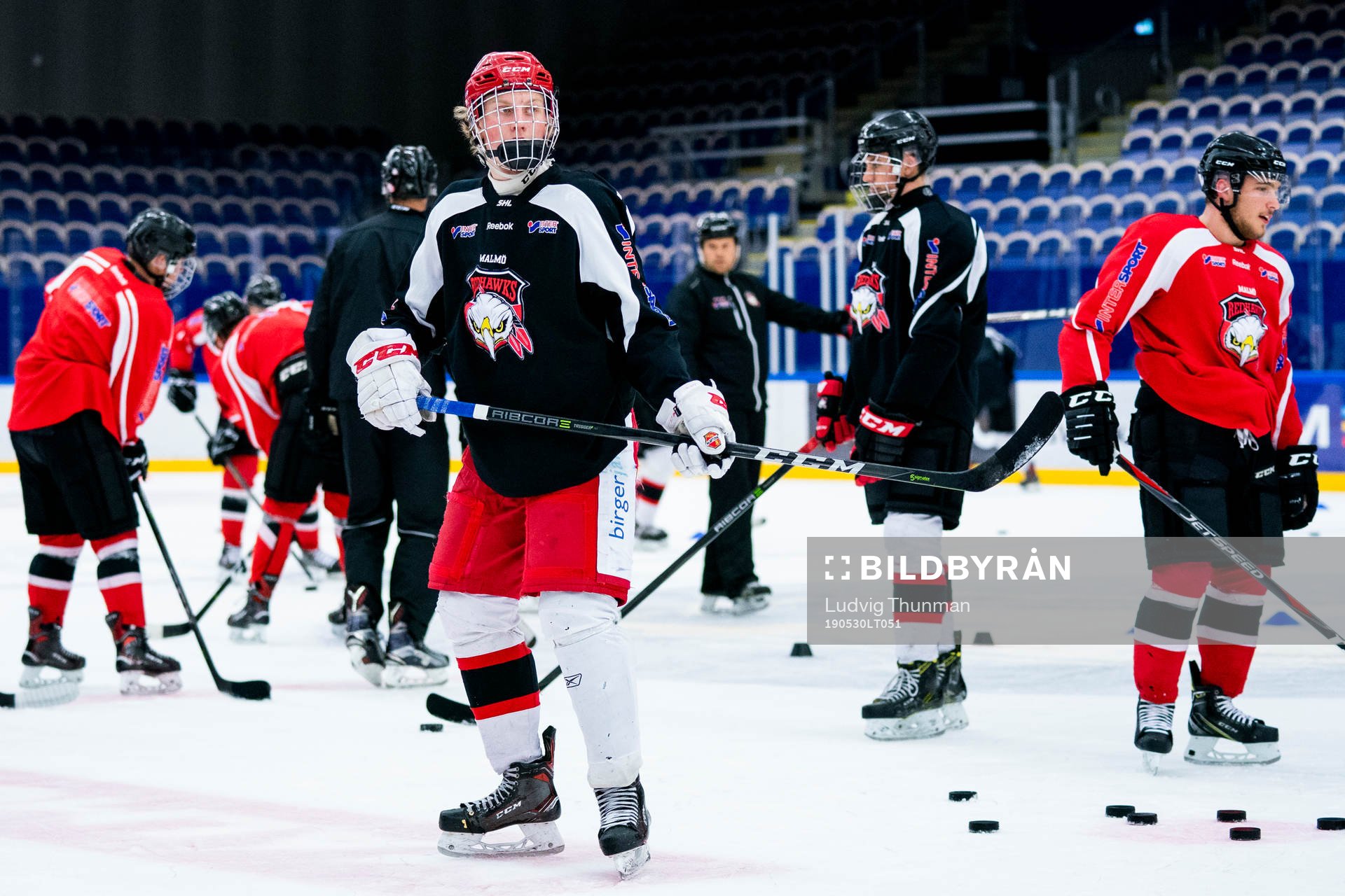 under en ishockeyträning med Malmö Redhawks J18/20