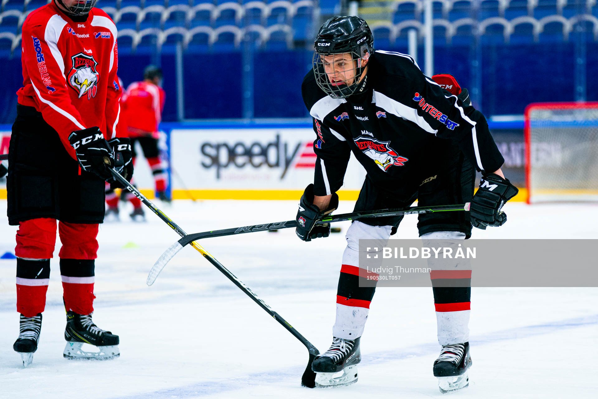 under en ishockeyträning med Malmö Redhawks J18/20
