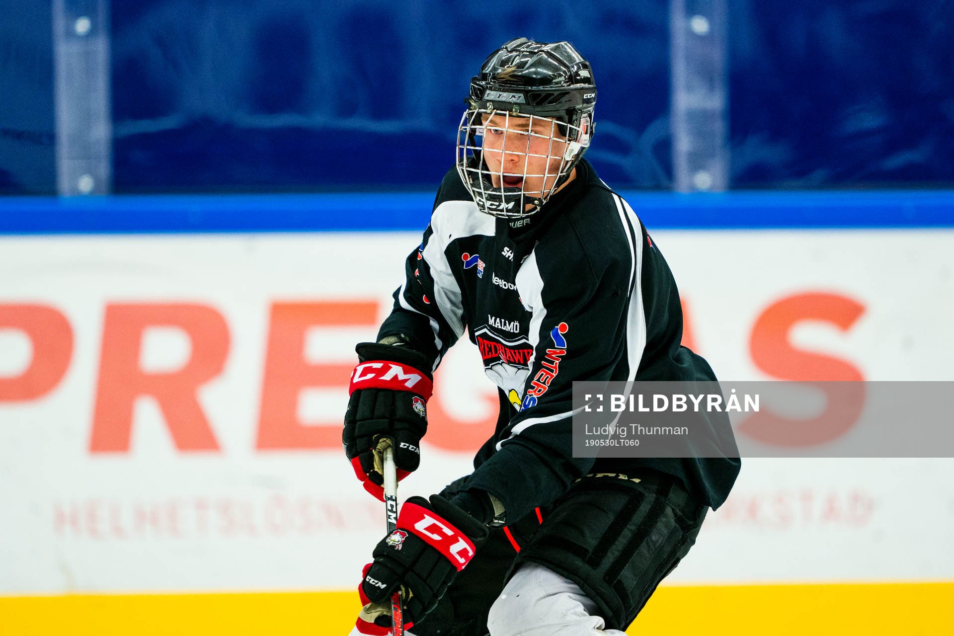under en ishockeyträning med Malmö Redhawks J18/20
