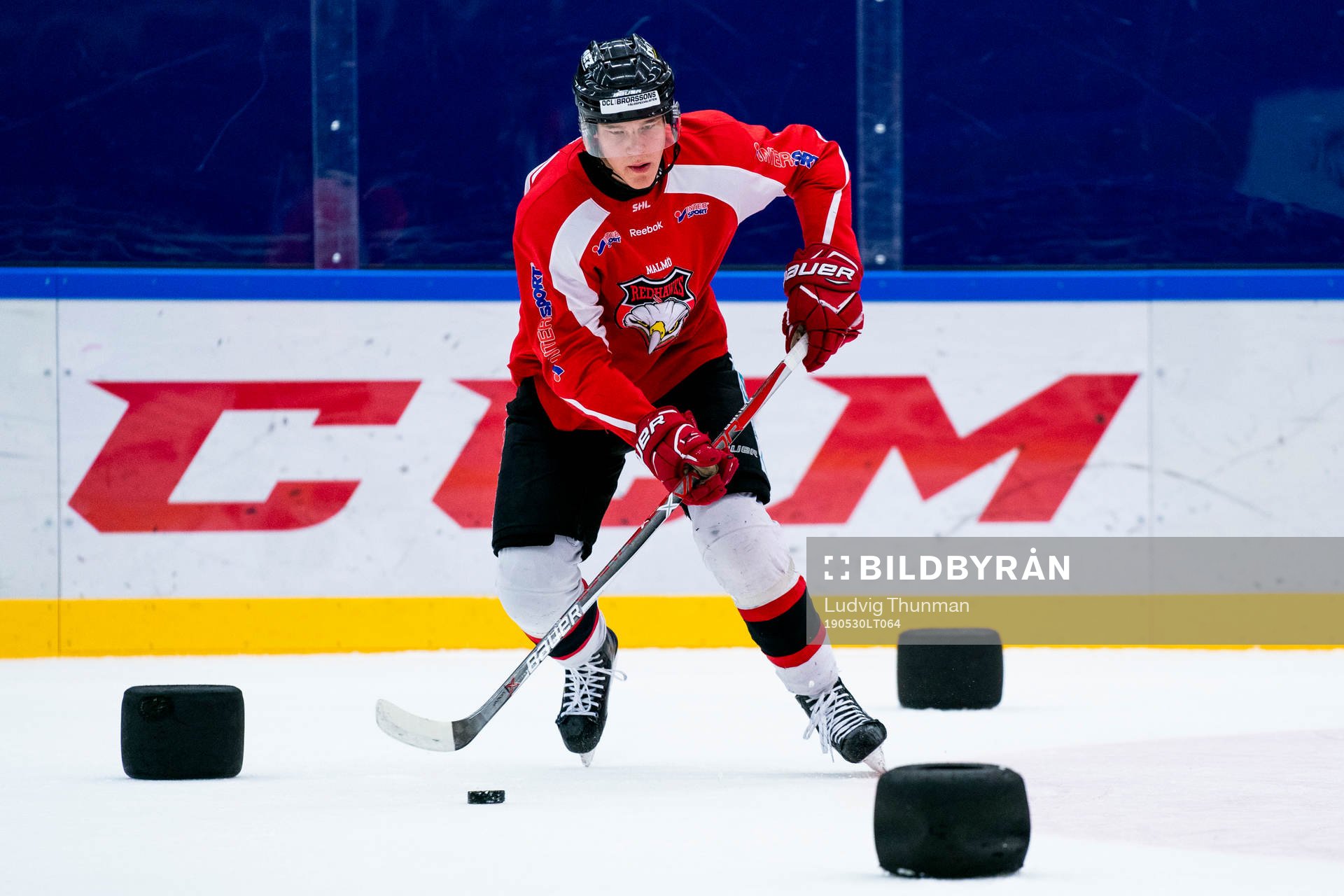 under en ishockeyträning med Malmö Redhawks J18/20