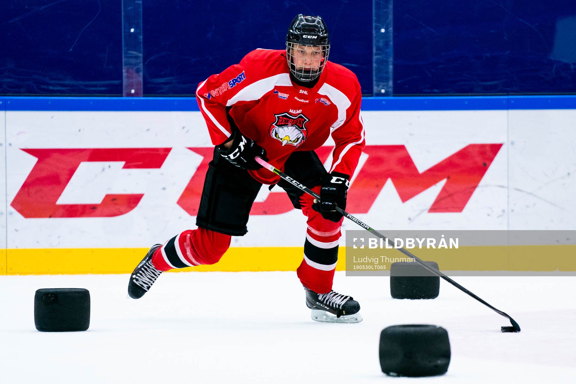 under en ishockeyträning med Malmö Redhawks J18/20