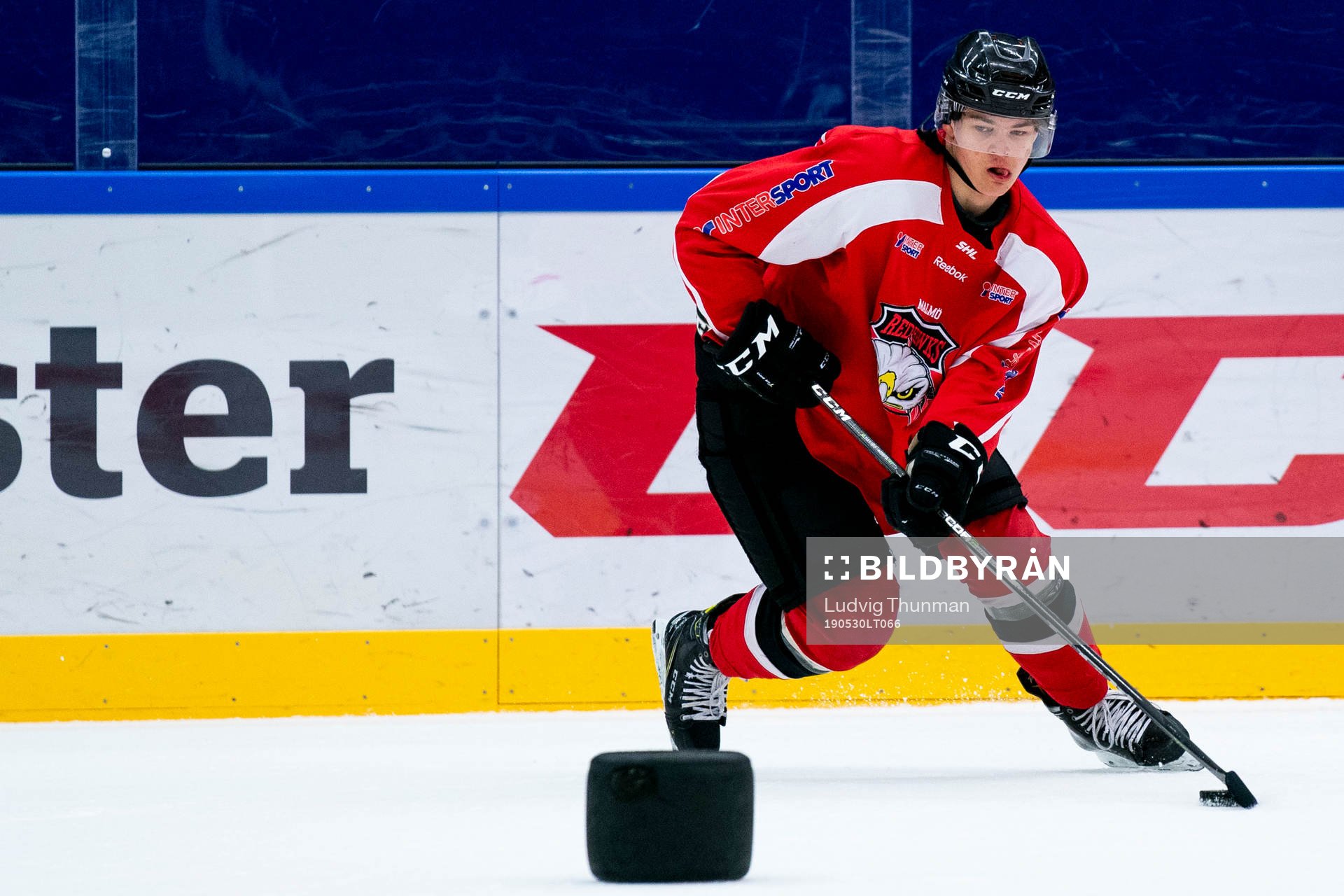 under en ishockeyträning med Malmö Redhawks J18/20