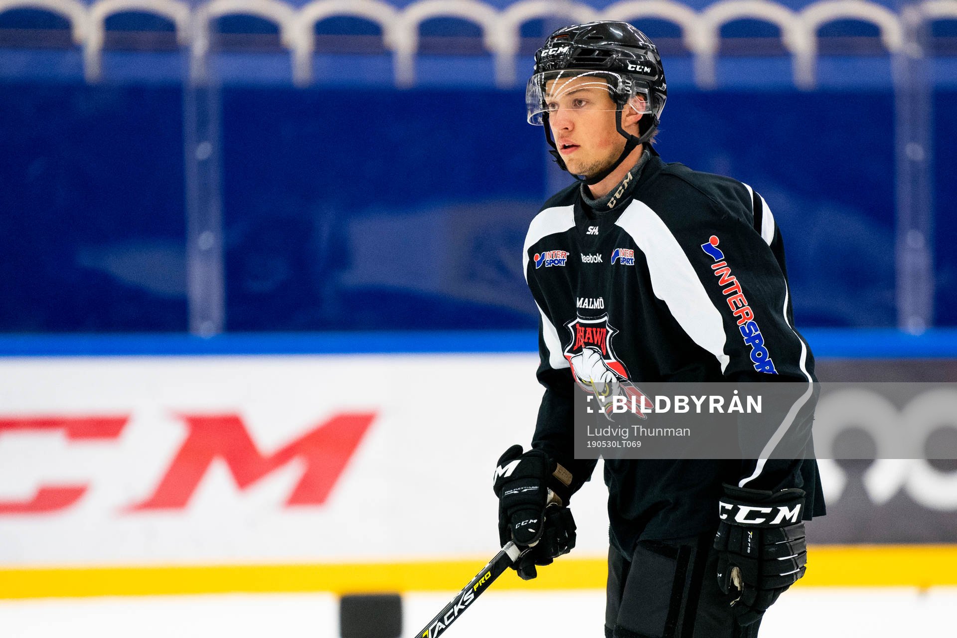 under en ishockeyträning med Malmö Redhawks J18/20