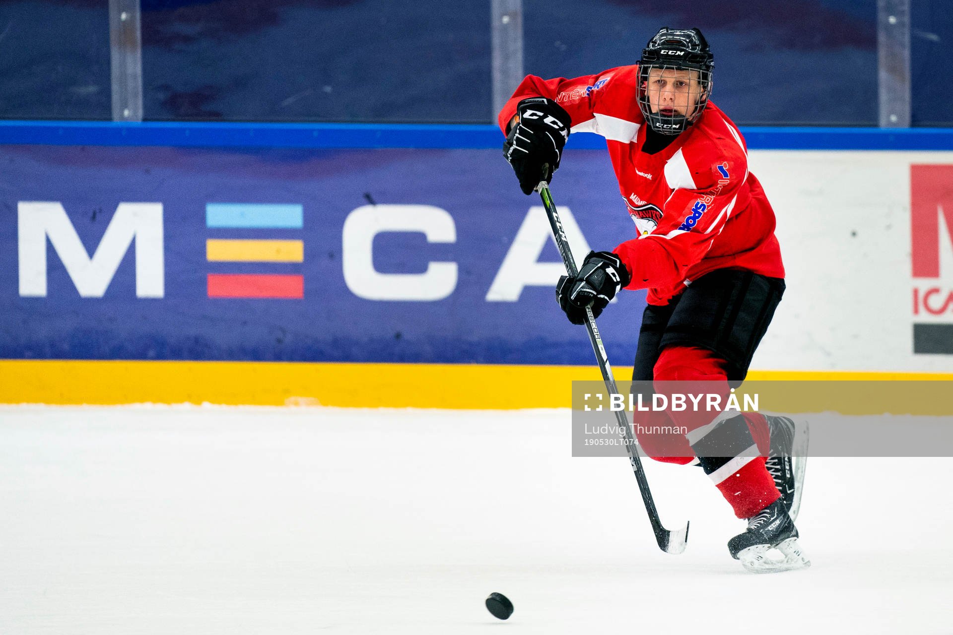 under en ishockeyträning med Malmö Redhawks J18/20