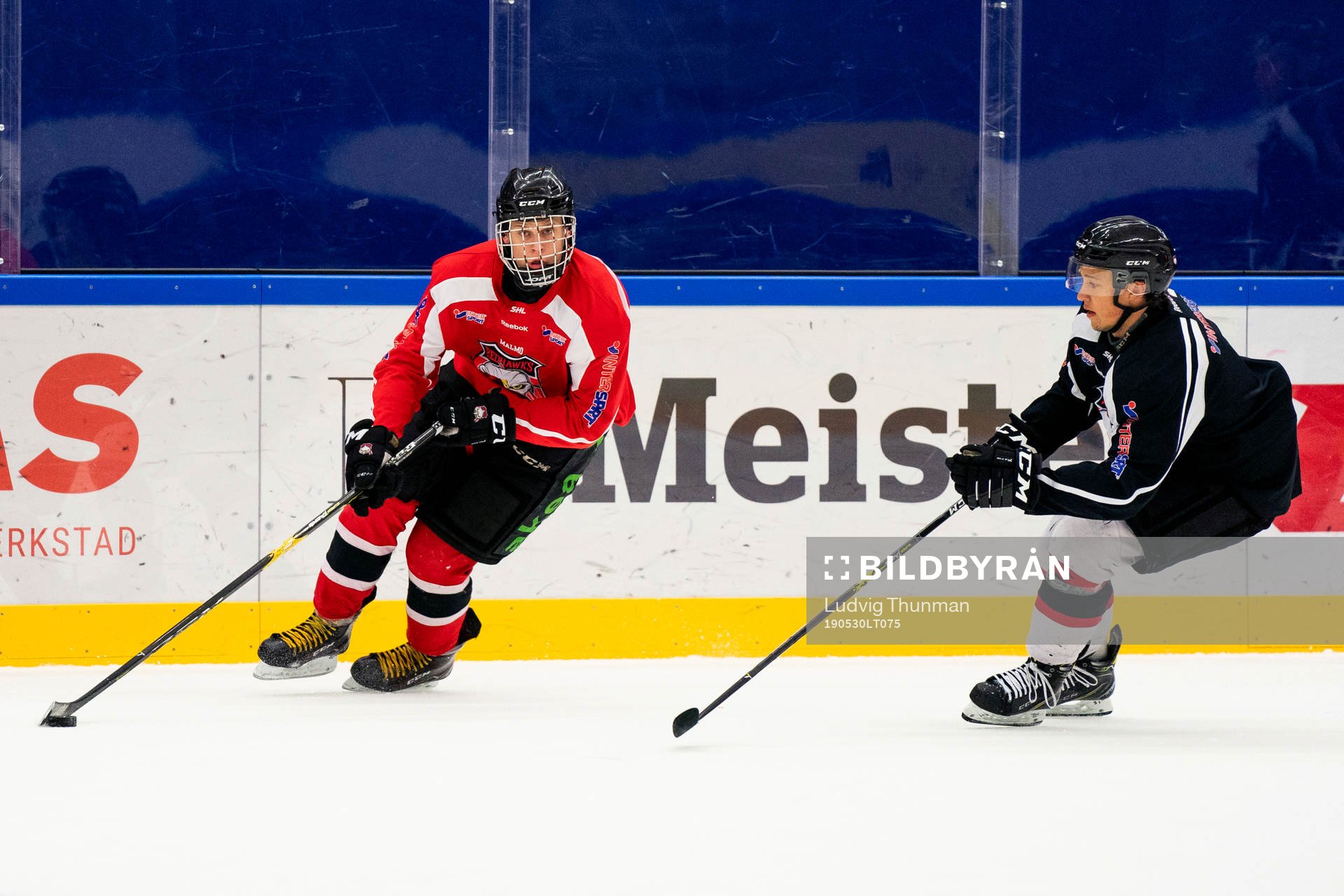 under en ishockeyträning med Malmö Redhawks J18/20