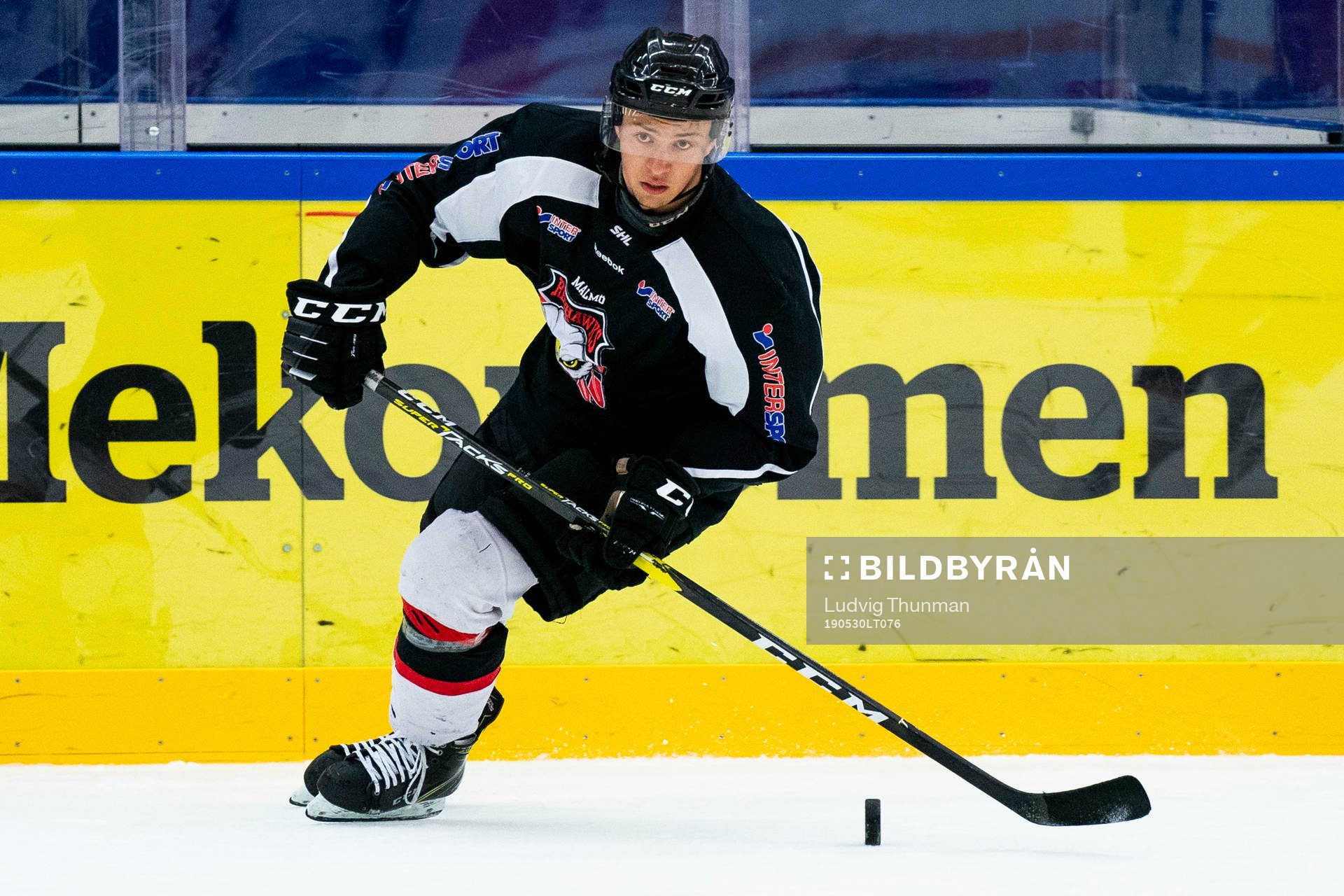 under en ishockeyträning med Malmö Redhawks J18/20