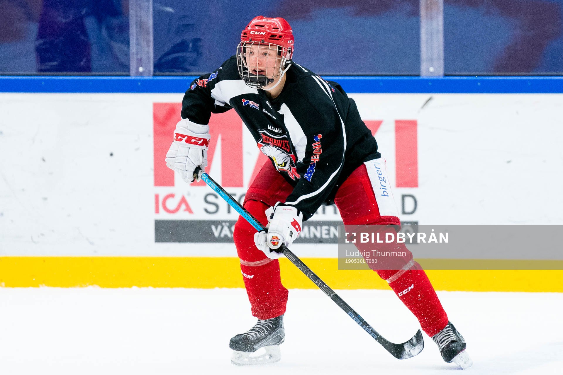 under en ishockeyträning med Malmö Redhawks J18/20