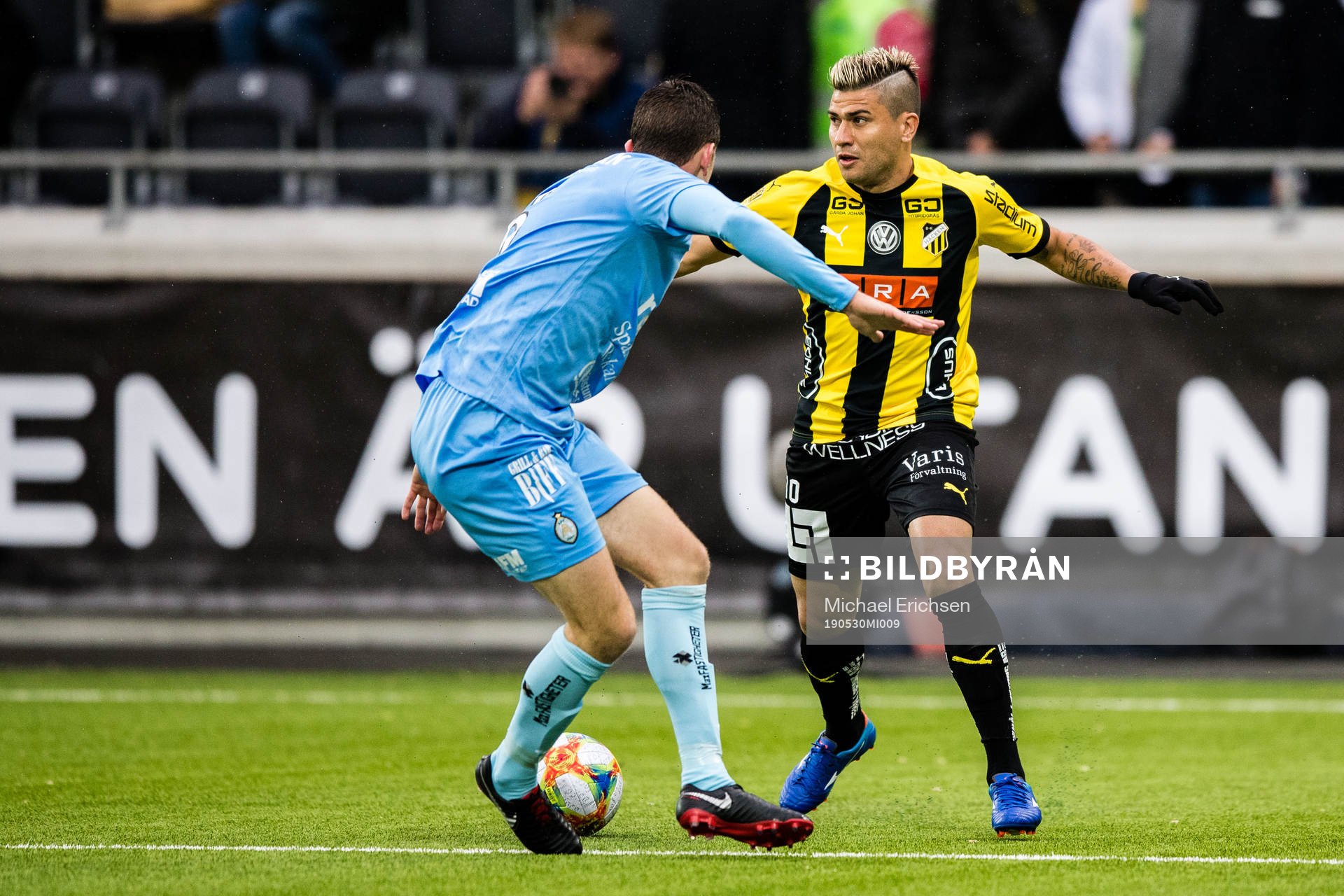 Häckens Paulinho och AFC Eskilstunas Jesper Björkman