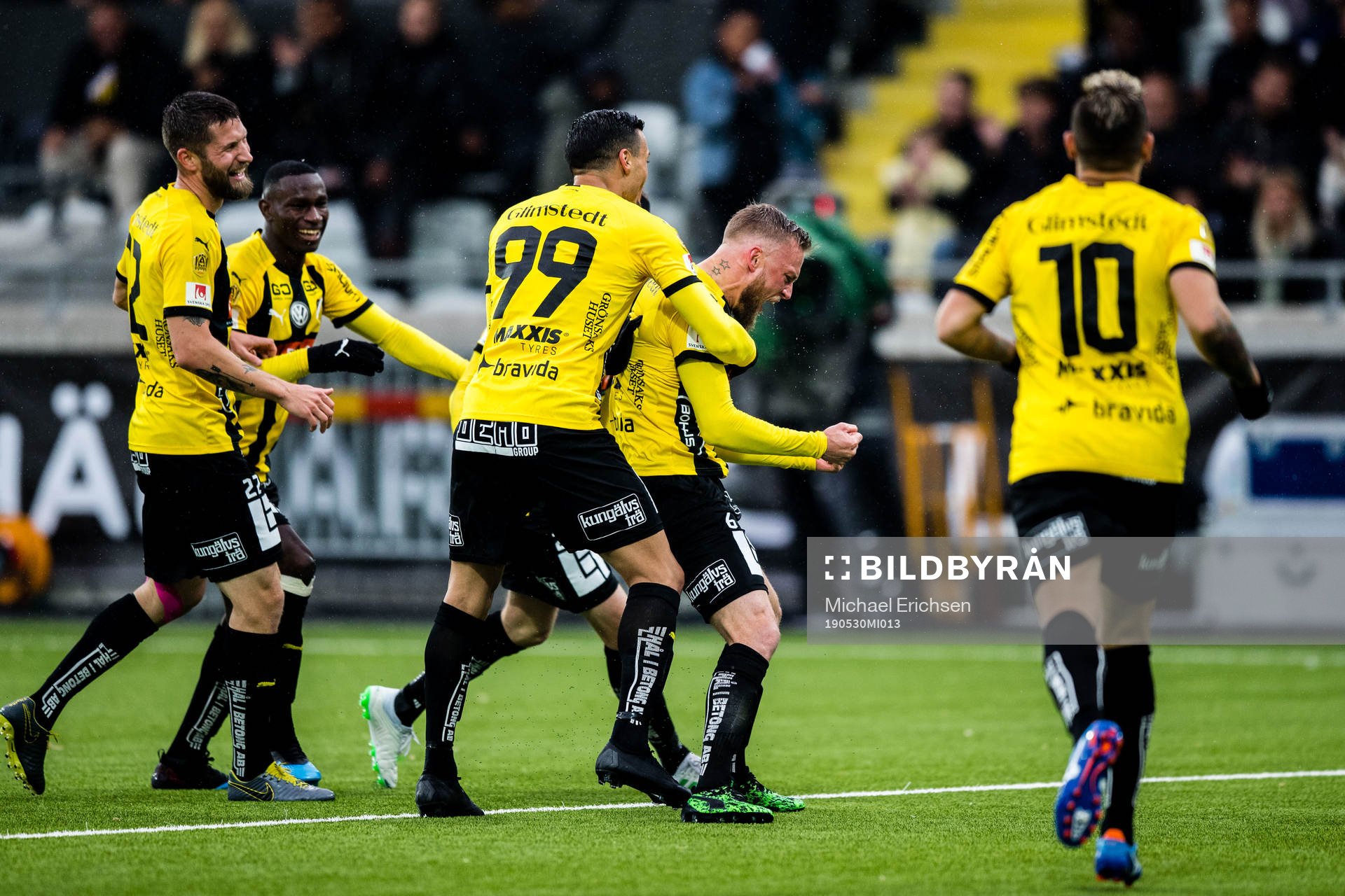 Häckens Alexander Faltsetas jublar