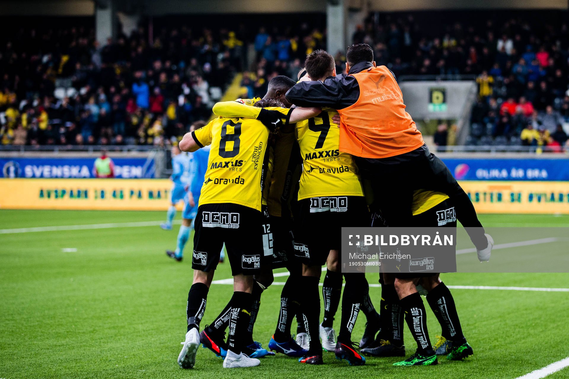Häckens spelare jublar