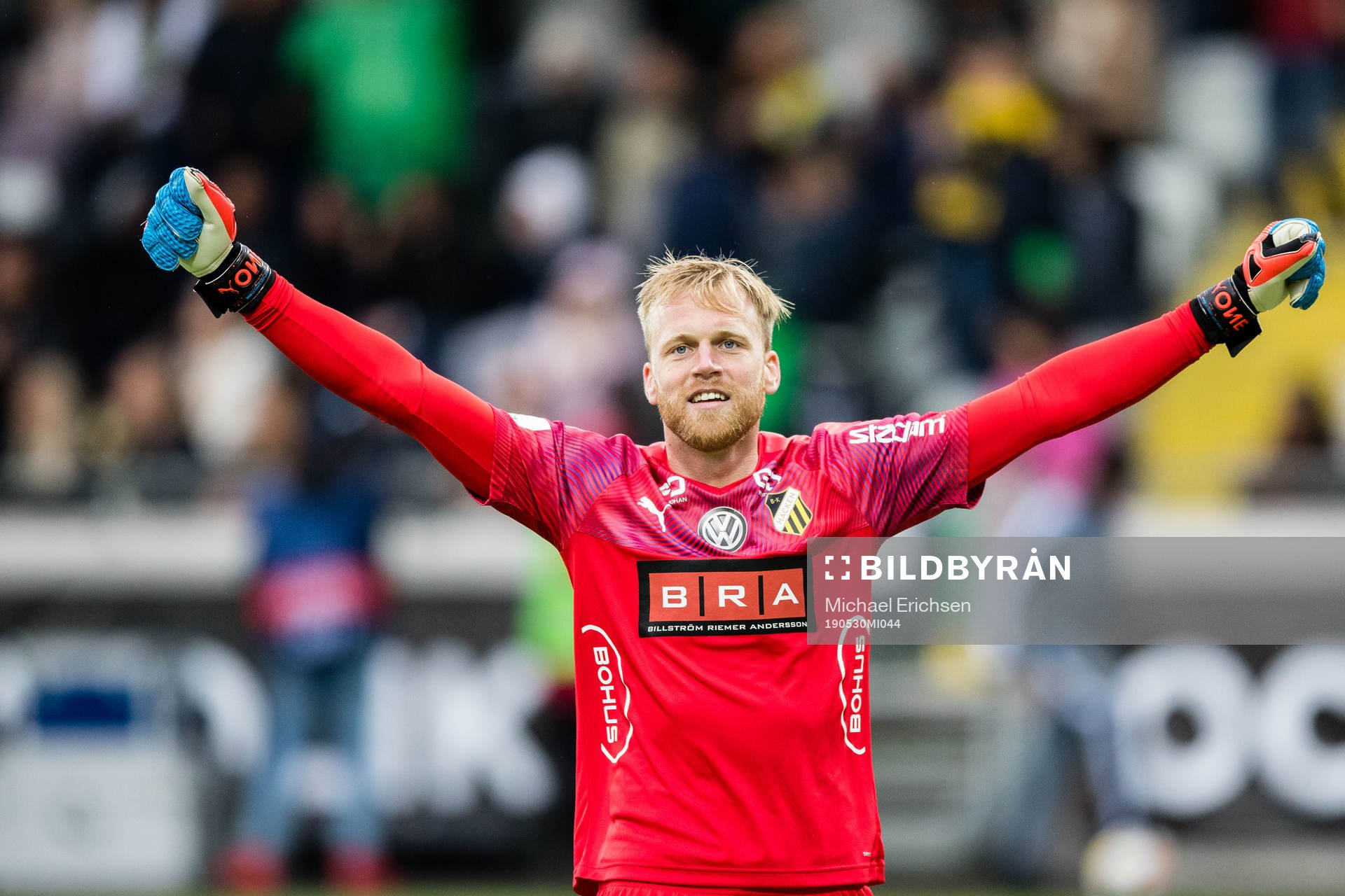 Häckens målvakt Peter Abrahamsson jublar