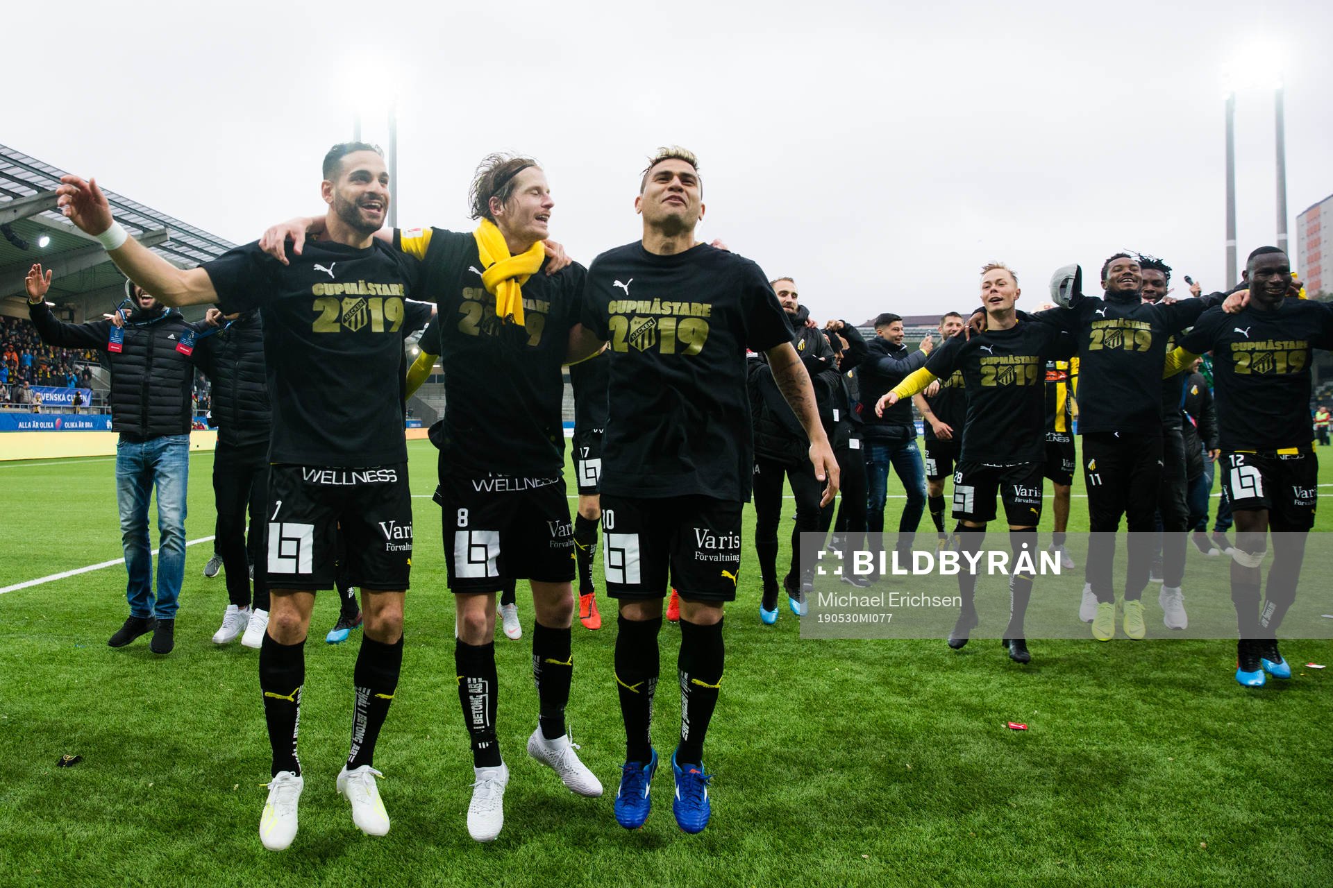 Häckens Mervan Celik, Erik Friberg och Paulinho  jublar