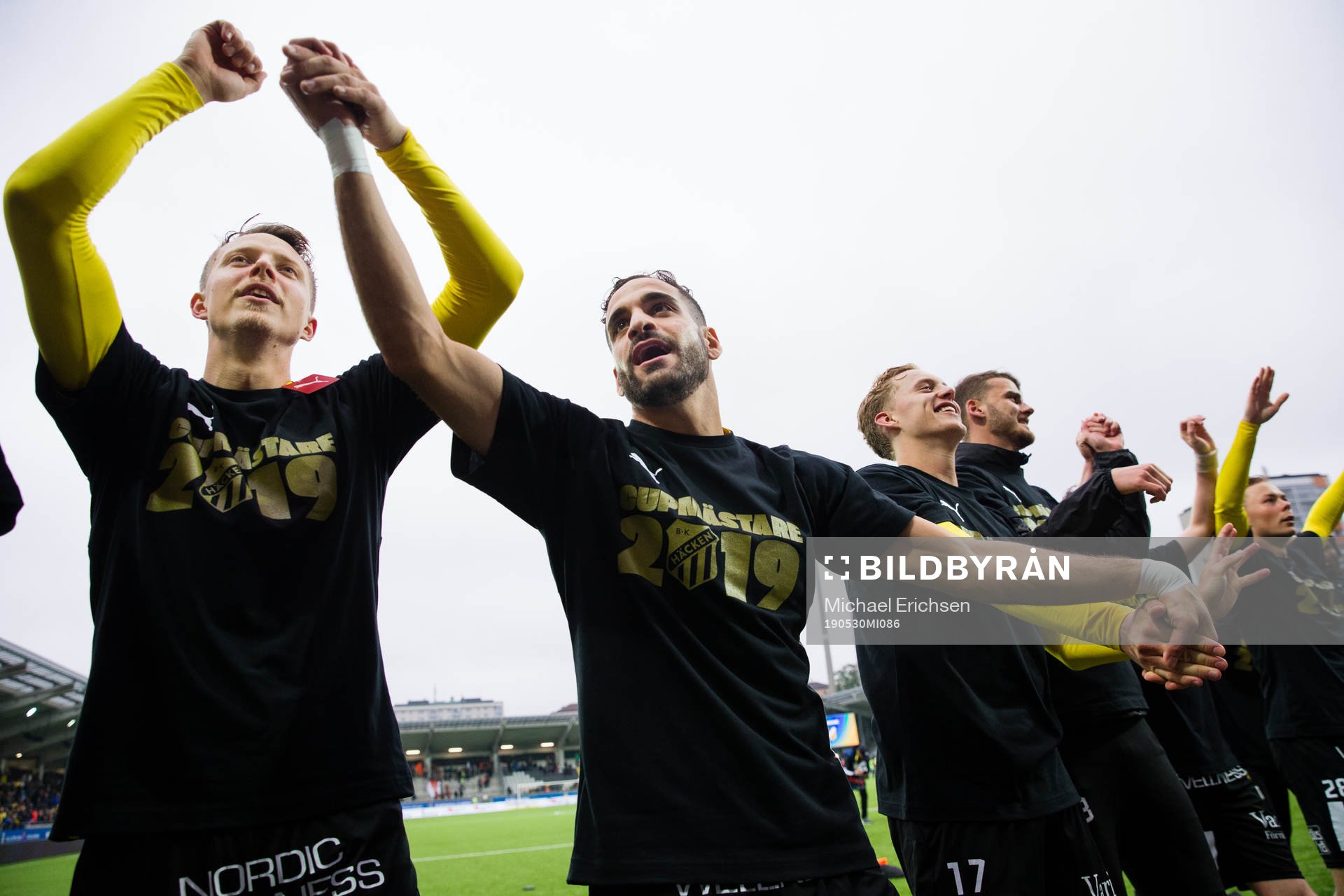 Häckens Viktor Lundberg och Mervan Celik jublar