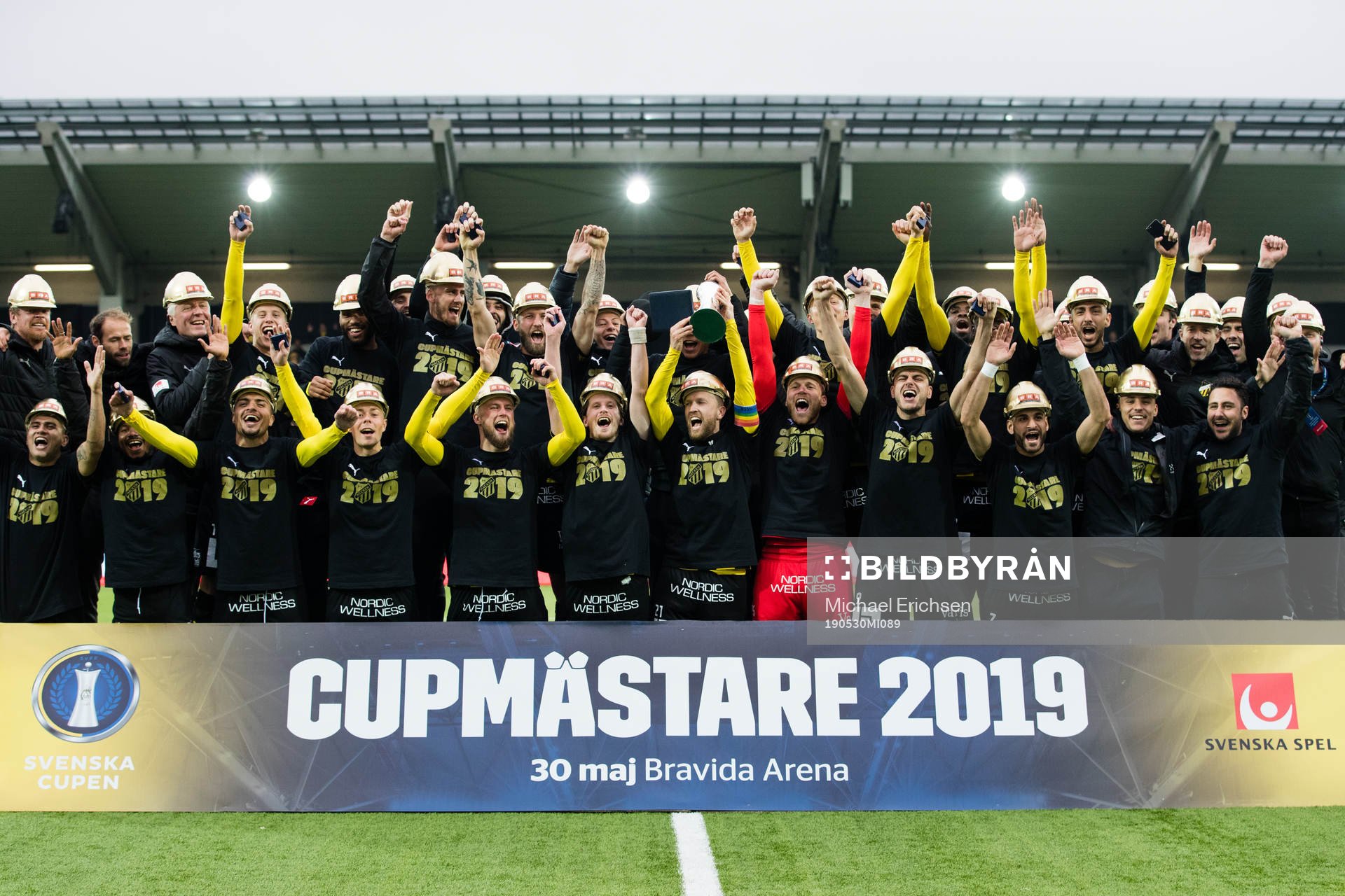 Häcken firar med pokalen