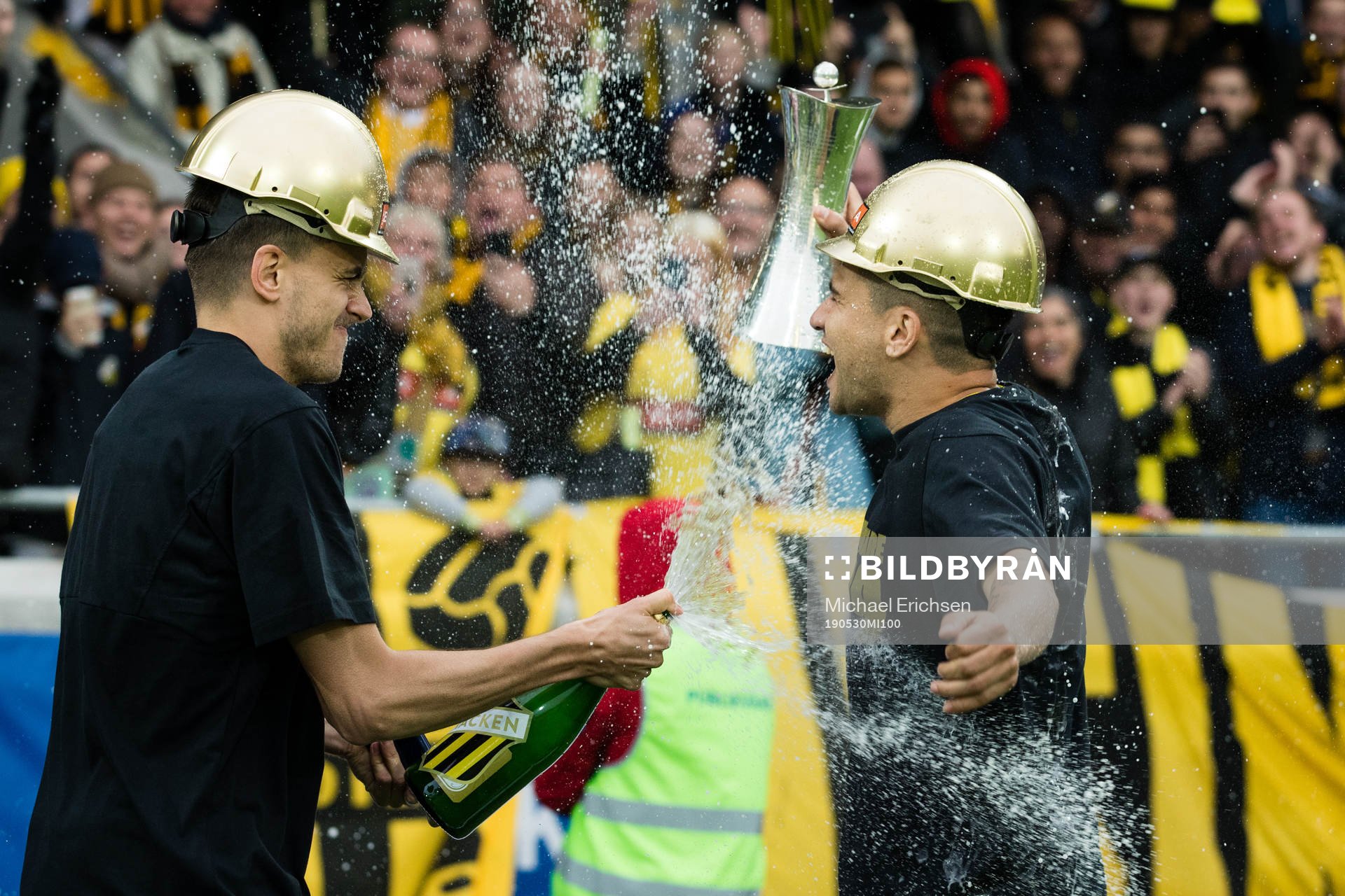 Häckens Alexander Jeremejeff och Paulinho jublar med
