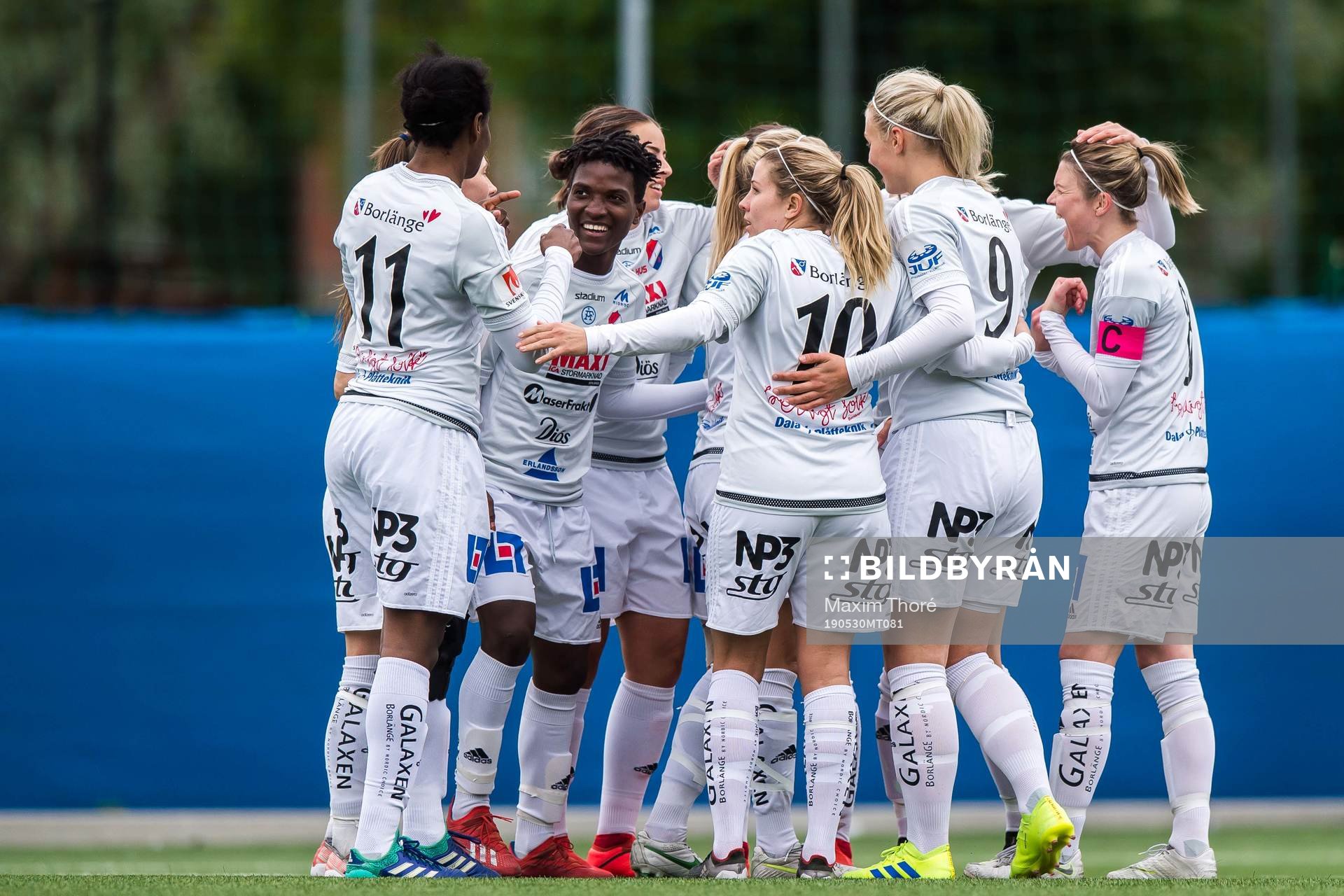 Kvarnsvedens Beatrice Gärds jublar med lagkamrater