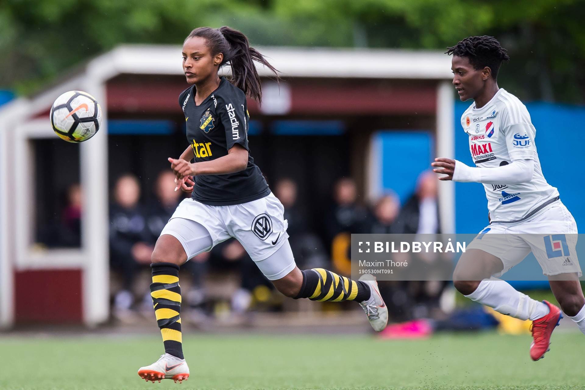 s Samantha Ammanuel och Kvarnsvedens Temwa Chawinga