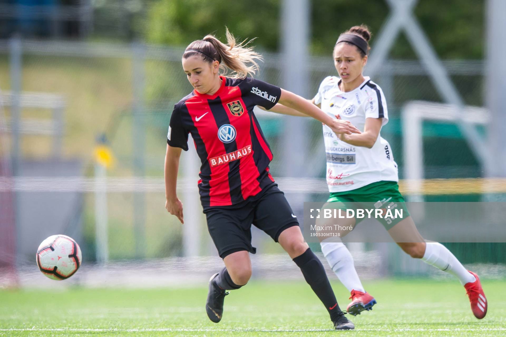 Brommapojkarnas Emelie Eriksson och Assis Rebekah O'Brien