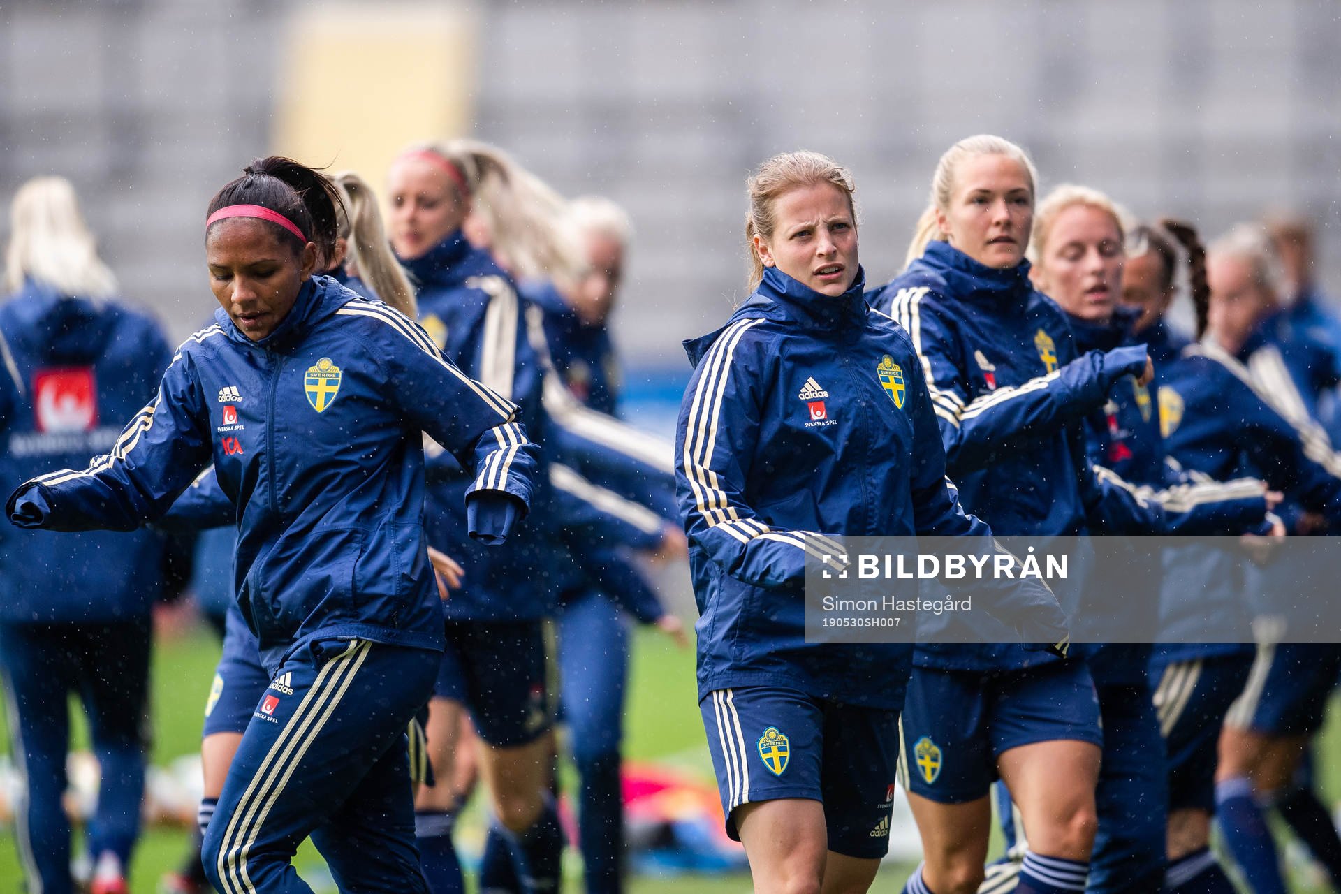 Madelen Janogy and Anna Anvegård of Swedish women national