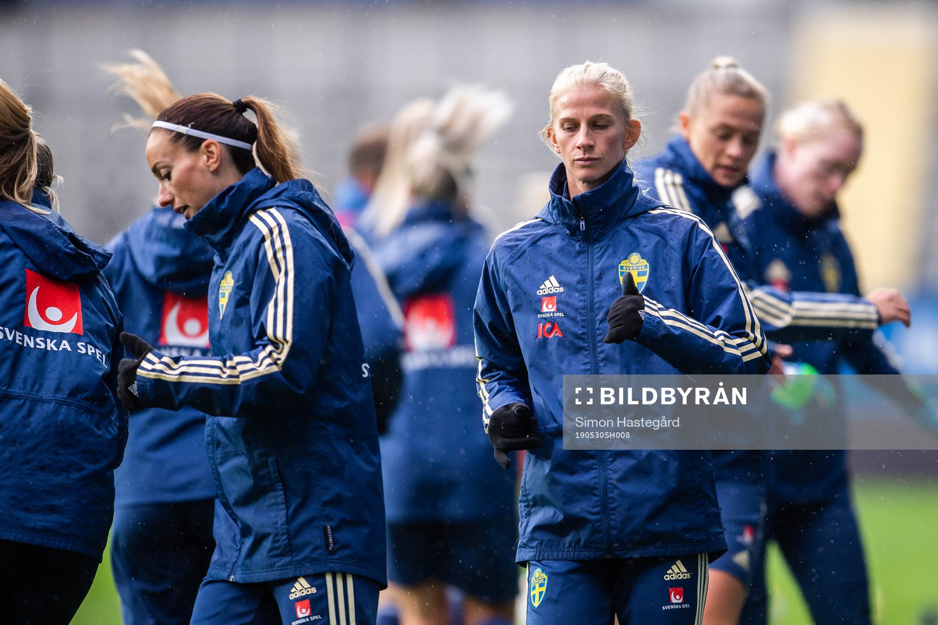 Kosovare Asllani and Sofia Jakobsson of Swedish women