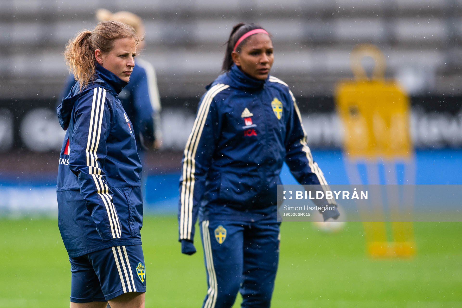 Anna Anvegård and Madelen Janogy of Swedish women national