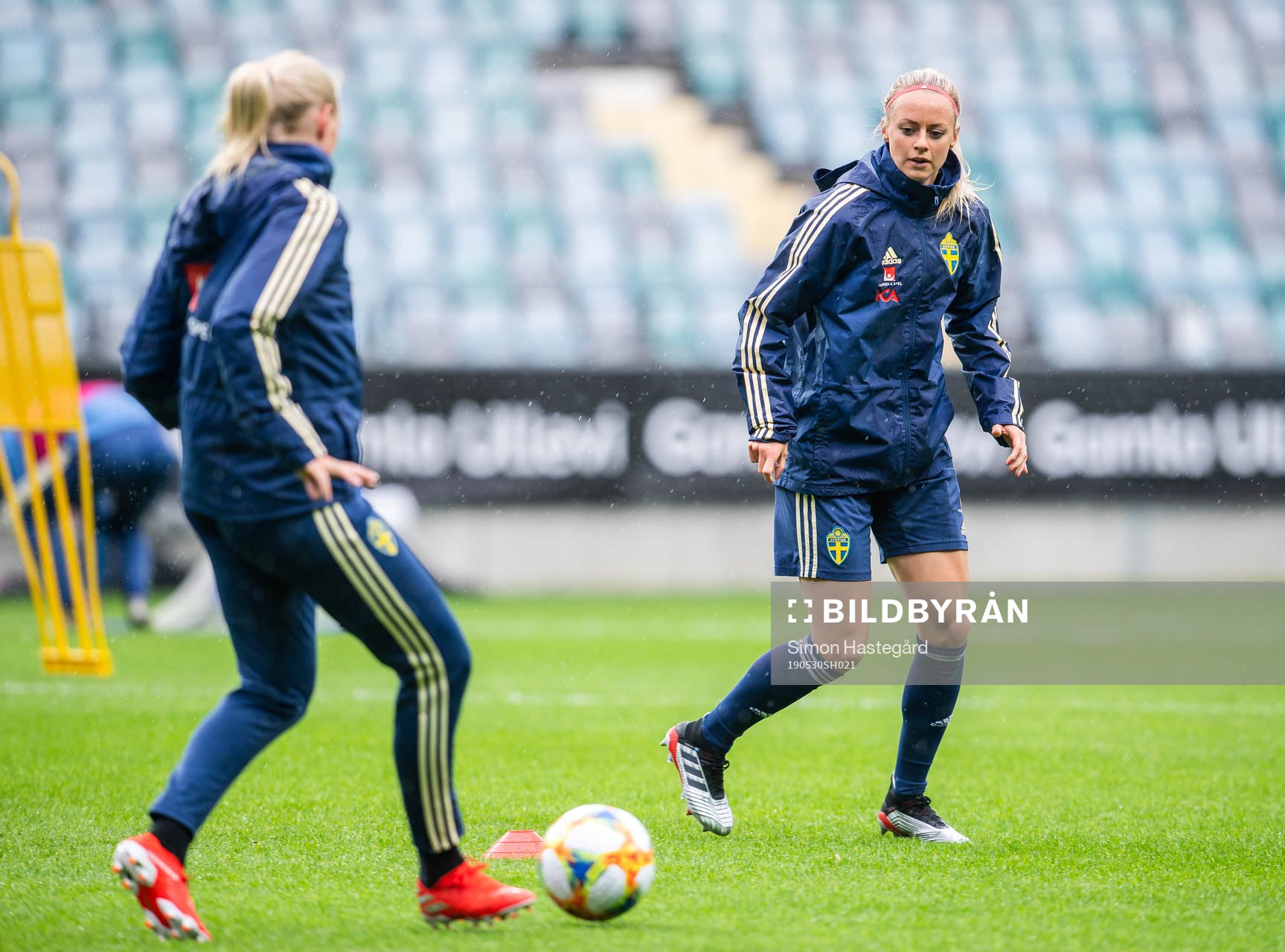 Stina Blackstenius and Amada Ilestedt of Swedish women