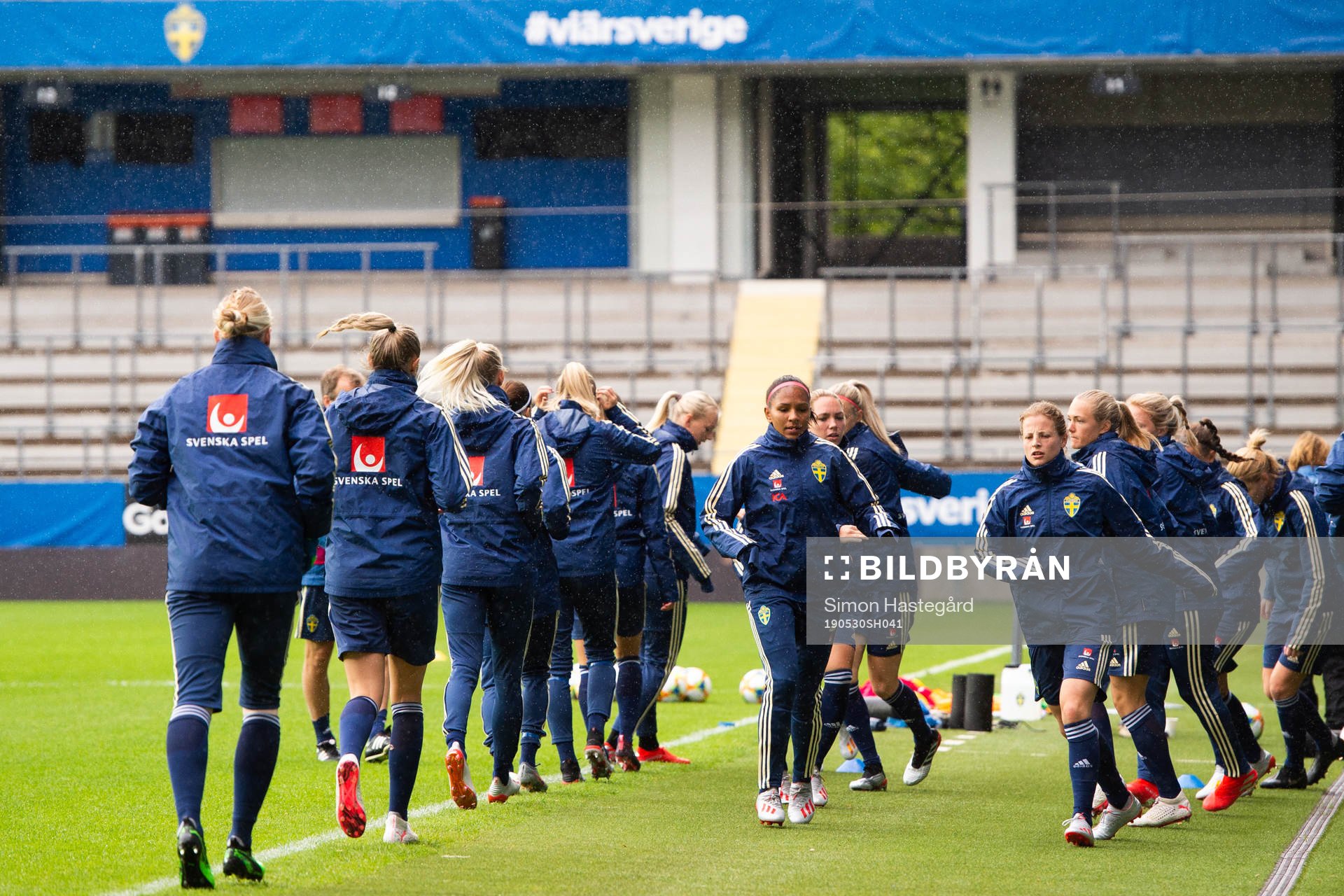 Madelen Janogy and Anna Anvegård of Swedish women national