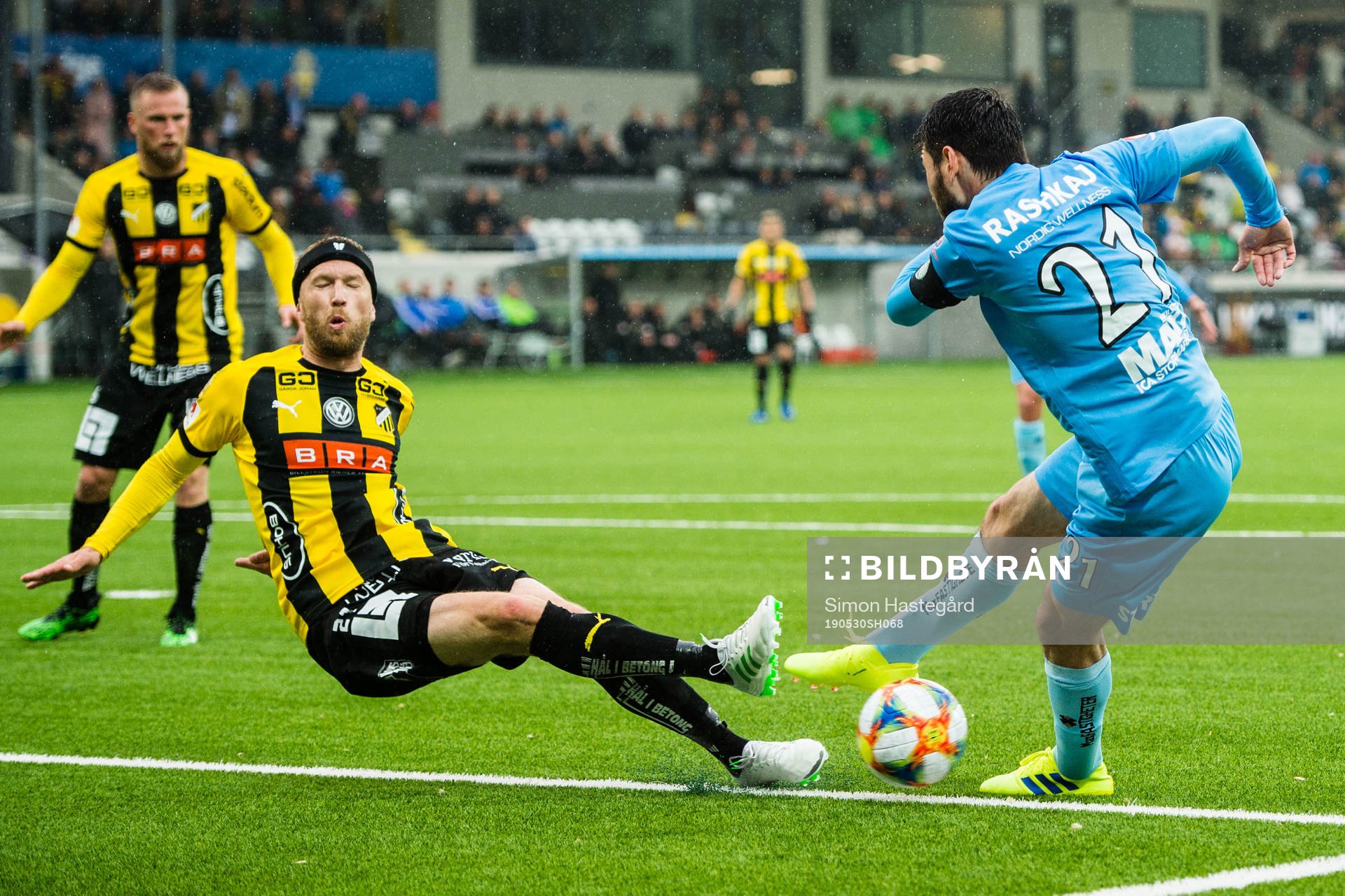 Häckens Rasmus Lindgren och AFC Eskilstunas Anel Rashkaj