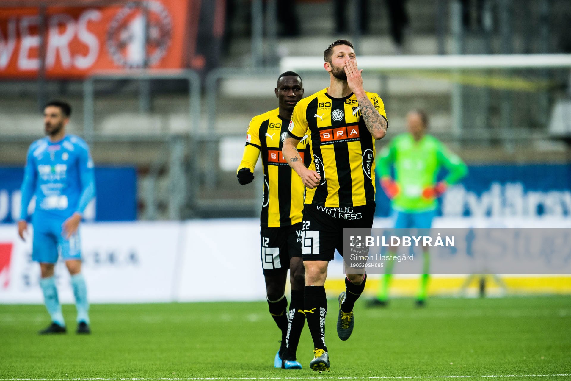 Häckens Joona Toivio jublar