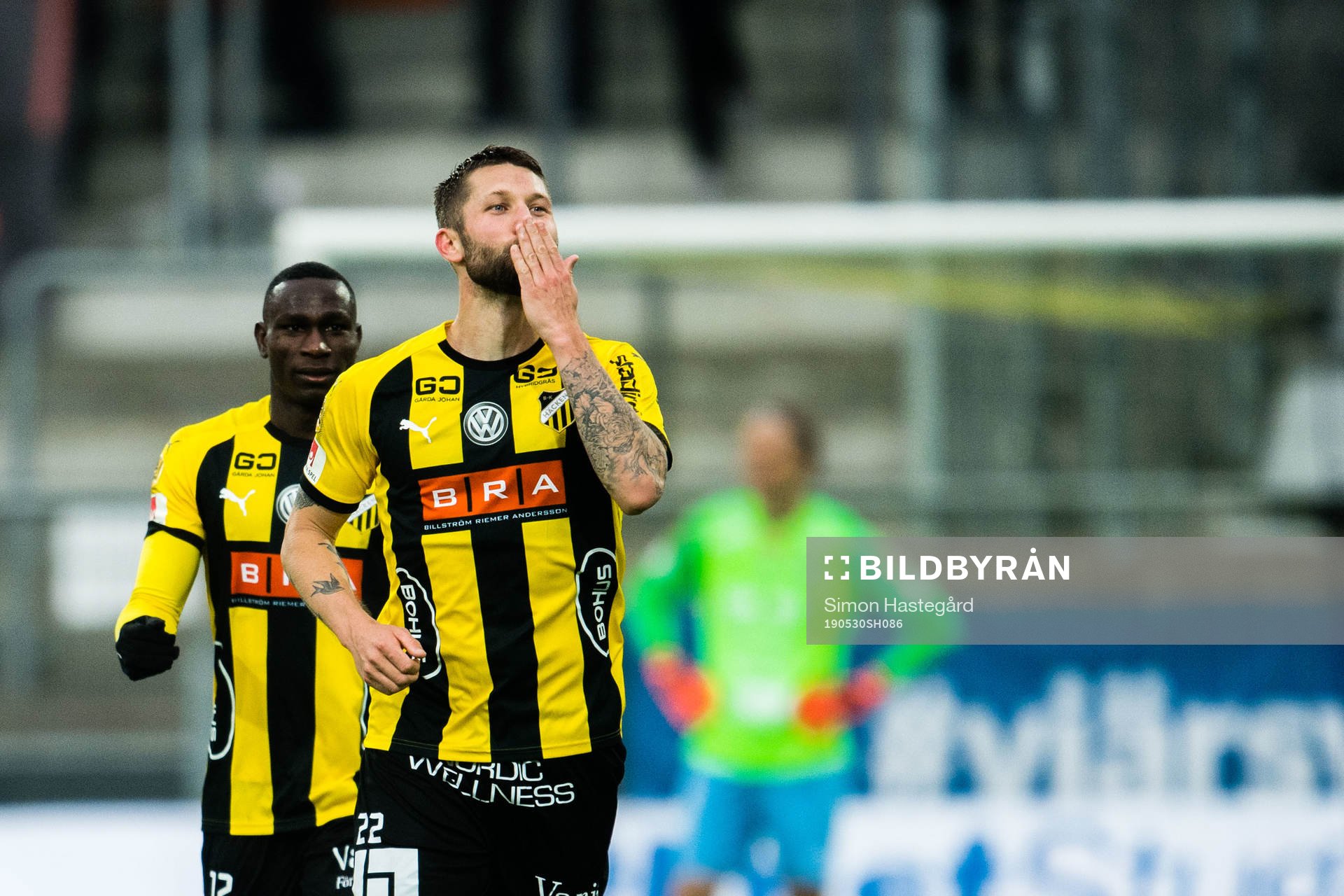 Häckens Joona Toivio jublar