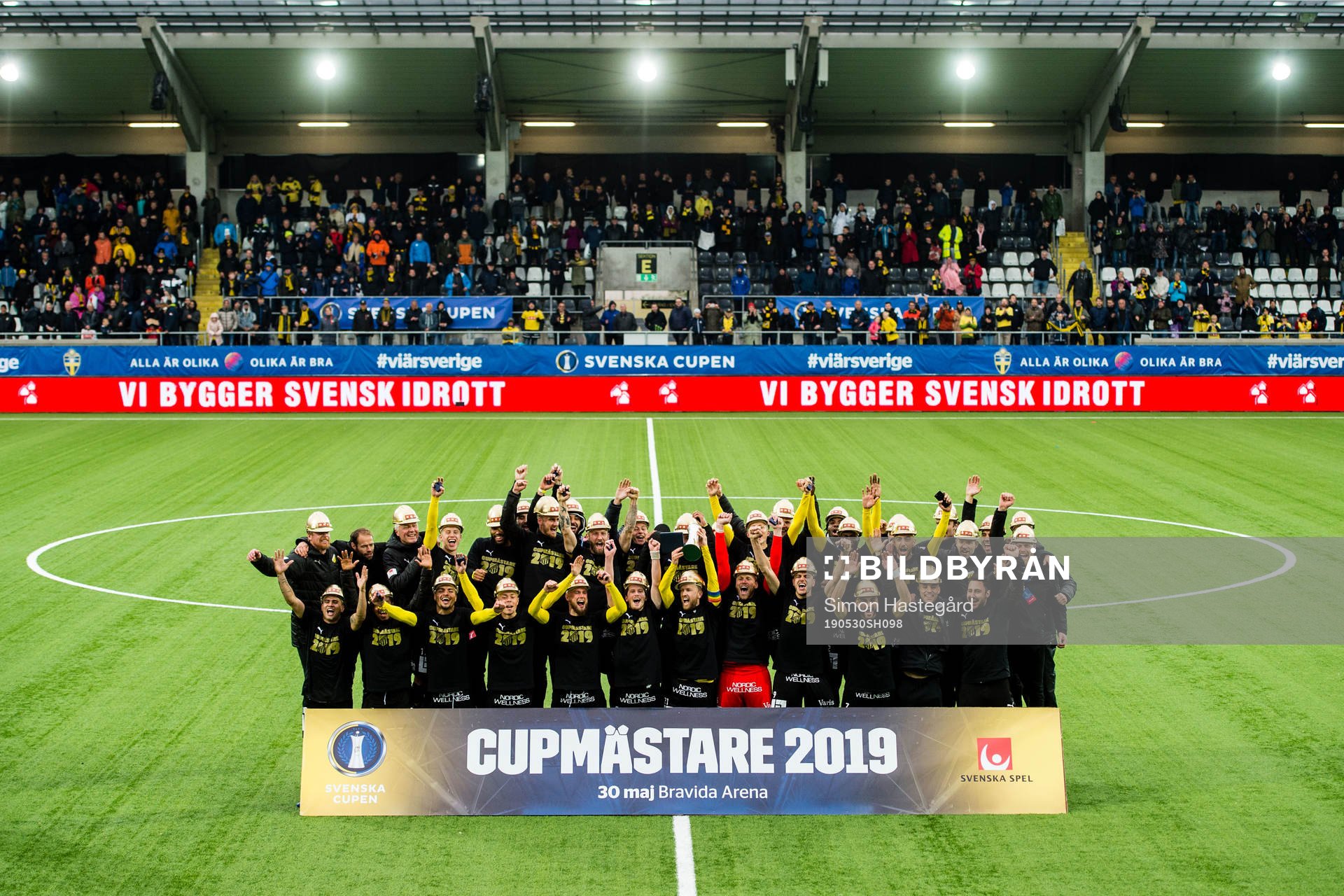 Häckens spelare jublar
