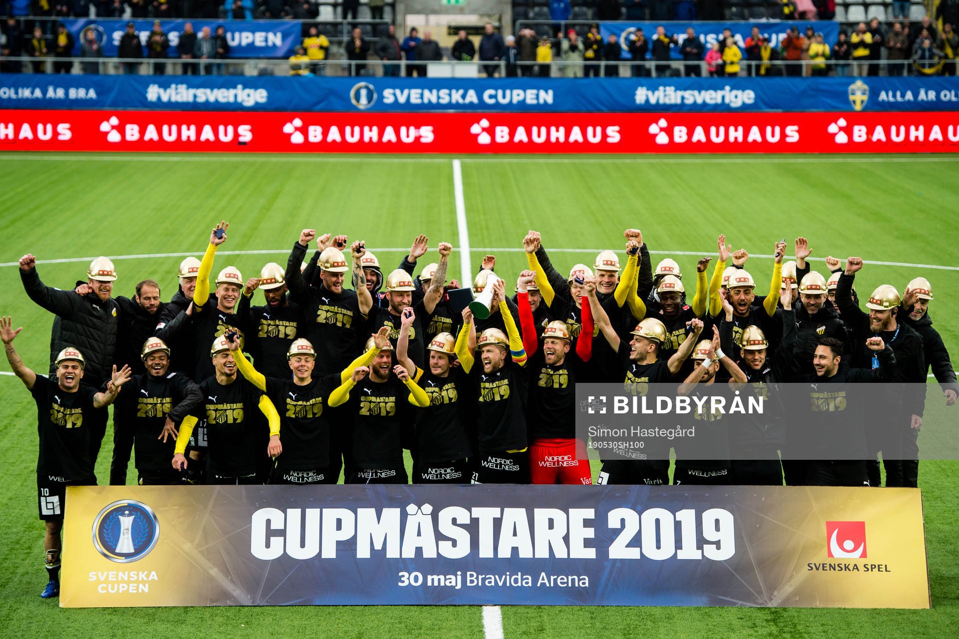 Häckens spelare jublar